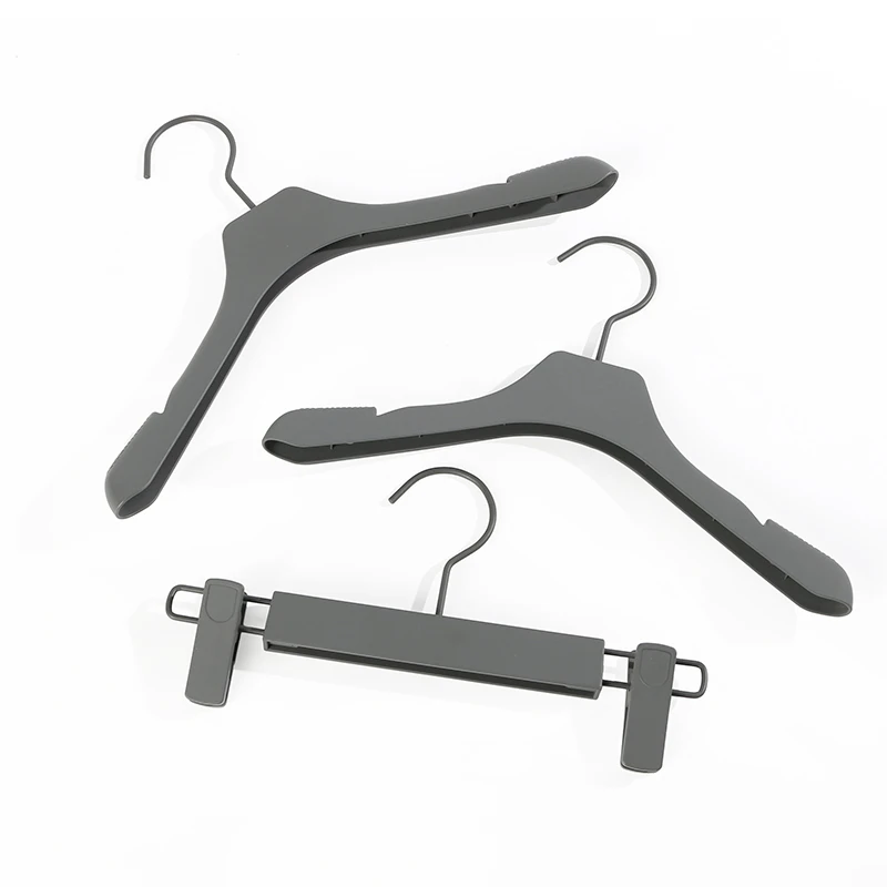 Wholesale Sample Free plastic hanger Custom Logo clothes hanger non slip Coat Plastic Hangers for clothes