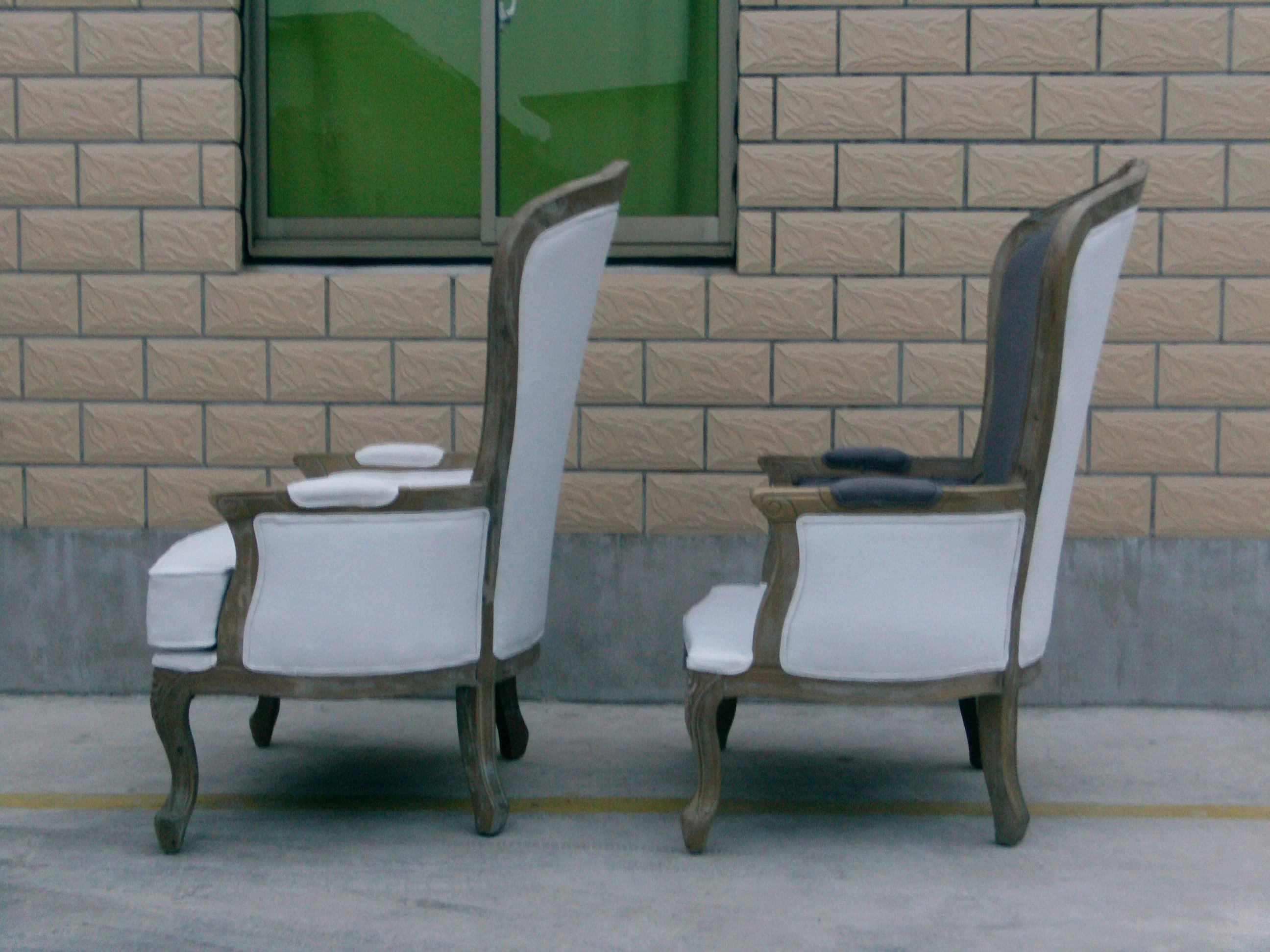 Hot Sale Wedding Living Room Furniture Upholstered Solid Wood Oak Fabric Leg Gardening Armchair Wedding Sofa for Bride and Groom