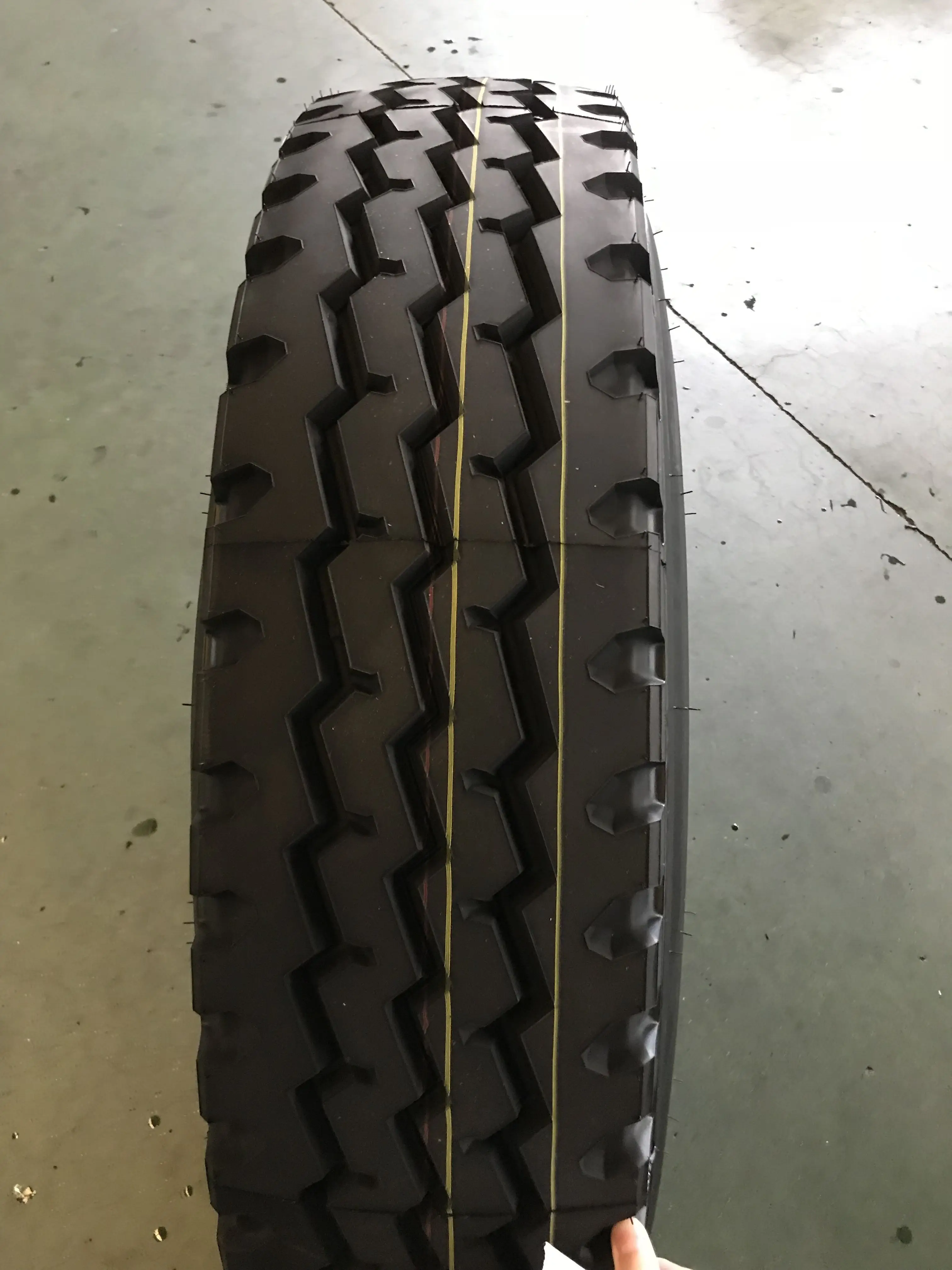 Wholesale Tube Tire HS268 HS801Q Truck and Bus Radial truck Tire 11.00R20-18PR All Position Pattern