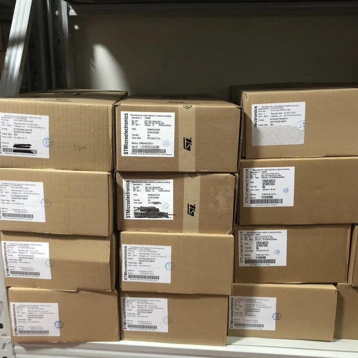 IC Electronic Components Integrated Circuits IC Chip EP4CE6E22C8N