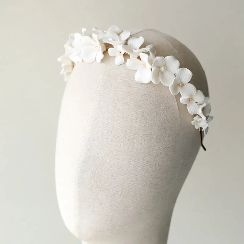 Повязка на голову с Белыми Керамическими цветами ручной работы свадебные аксессуары для волос жемчугом