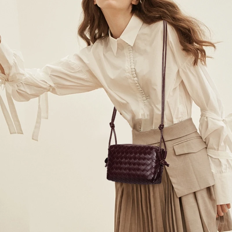 Handmade braided bag new shoulder small square bag simple solid colour coin purse leisure fashion hundred with crossbody bag