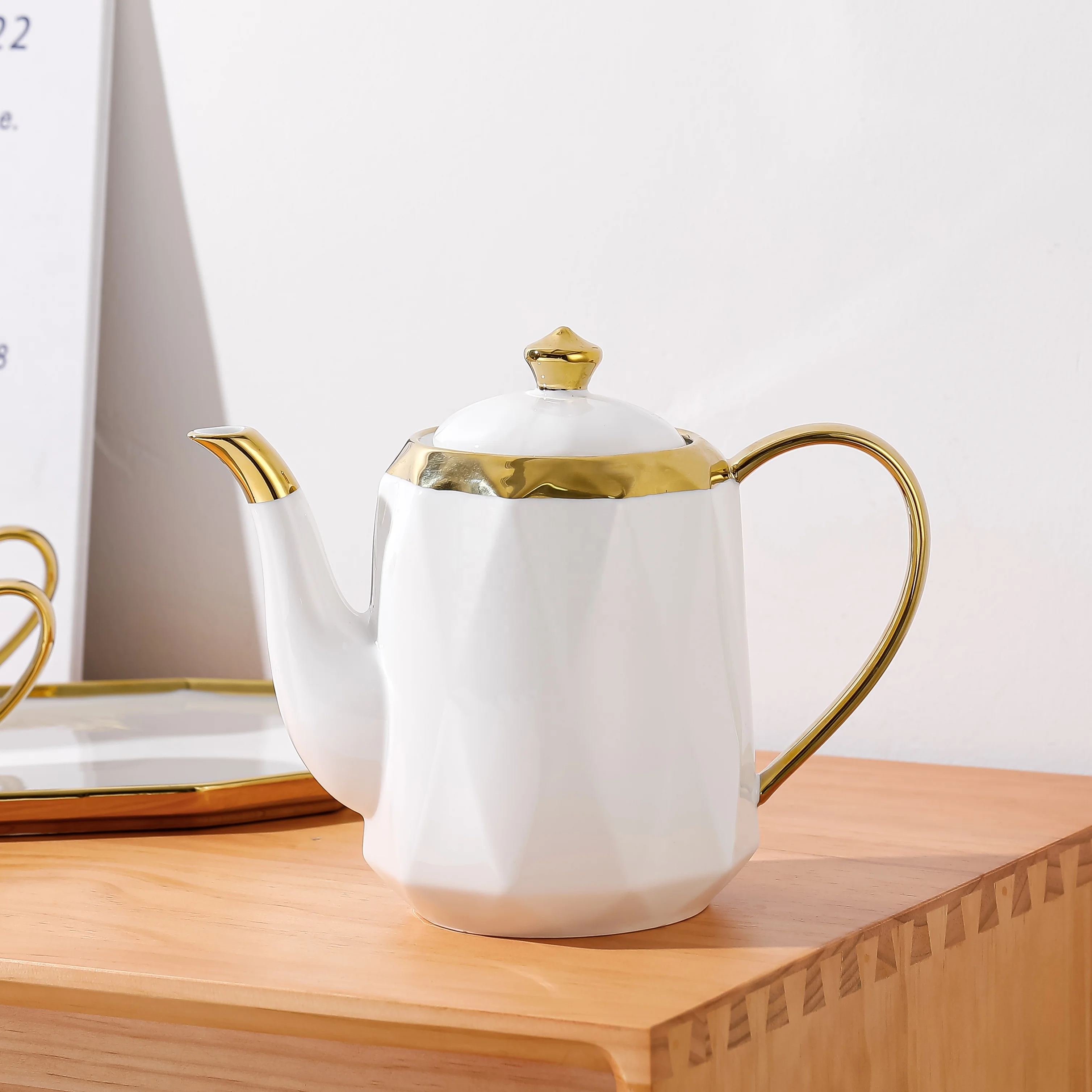 Direct Selling Luxury Ceramic Cup With Cover And Tray Household Gift Practical Coffee Tea Cup Set