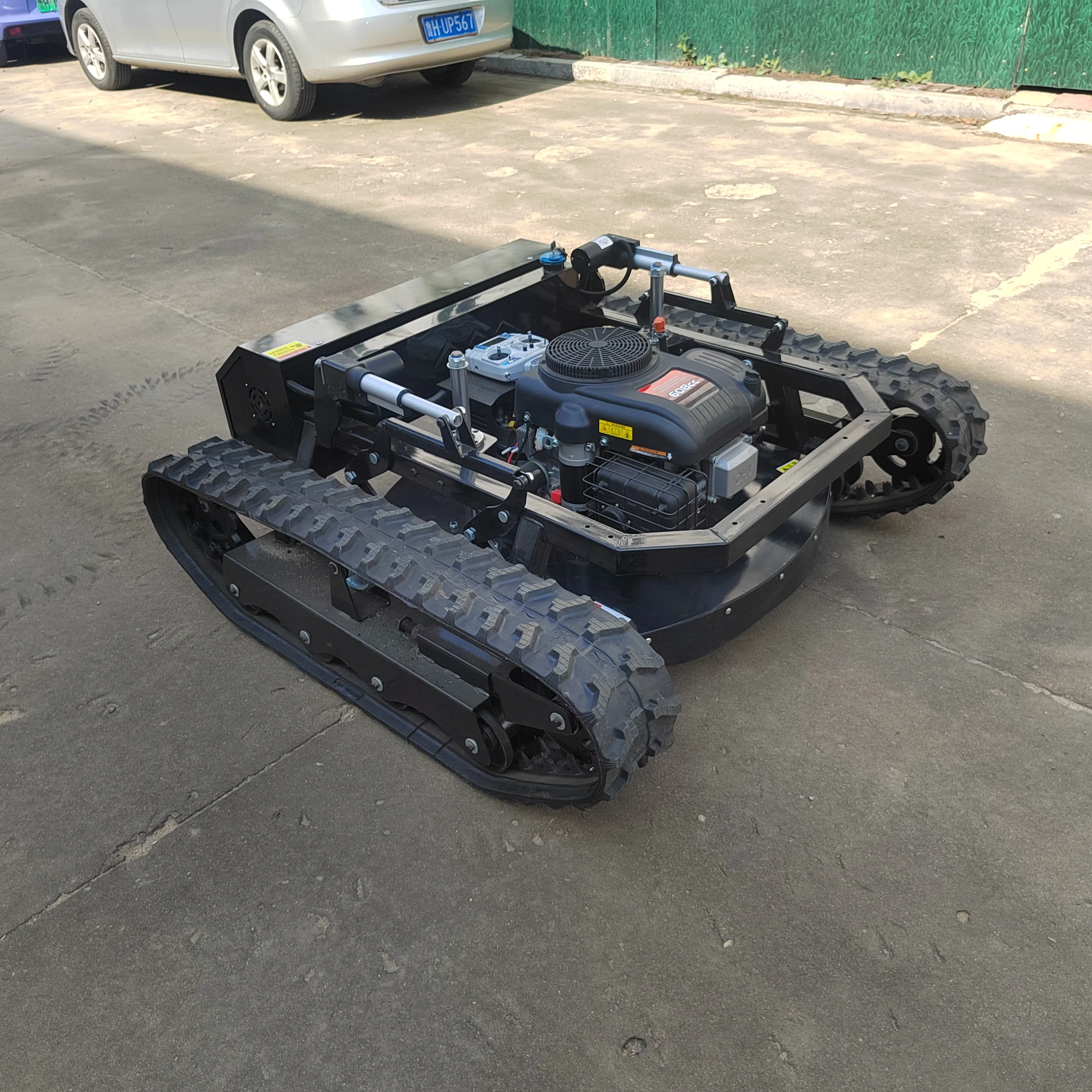 Remote control unmanned lawn mower Intelligent garden battery lawn mower robot automatic remote control lawn mower