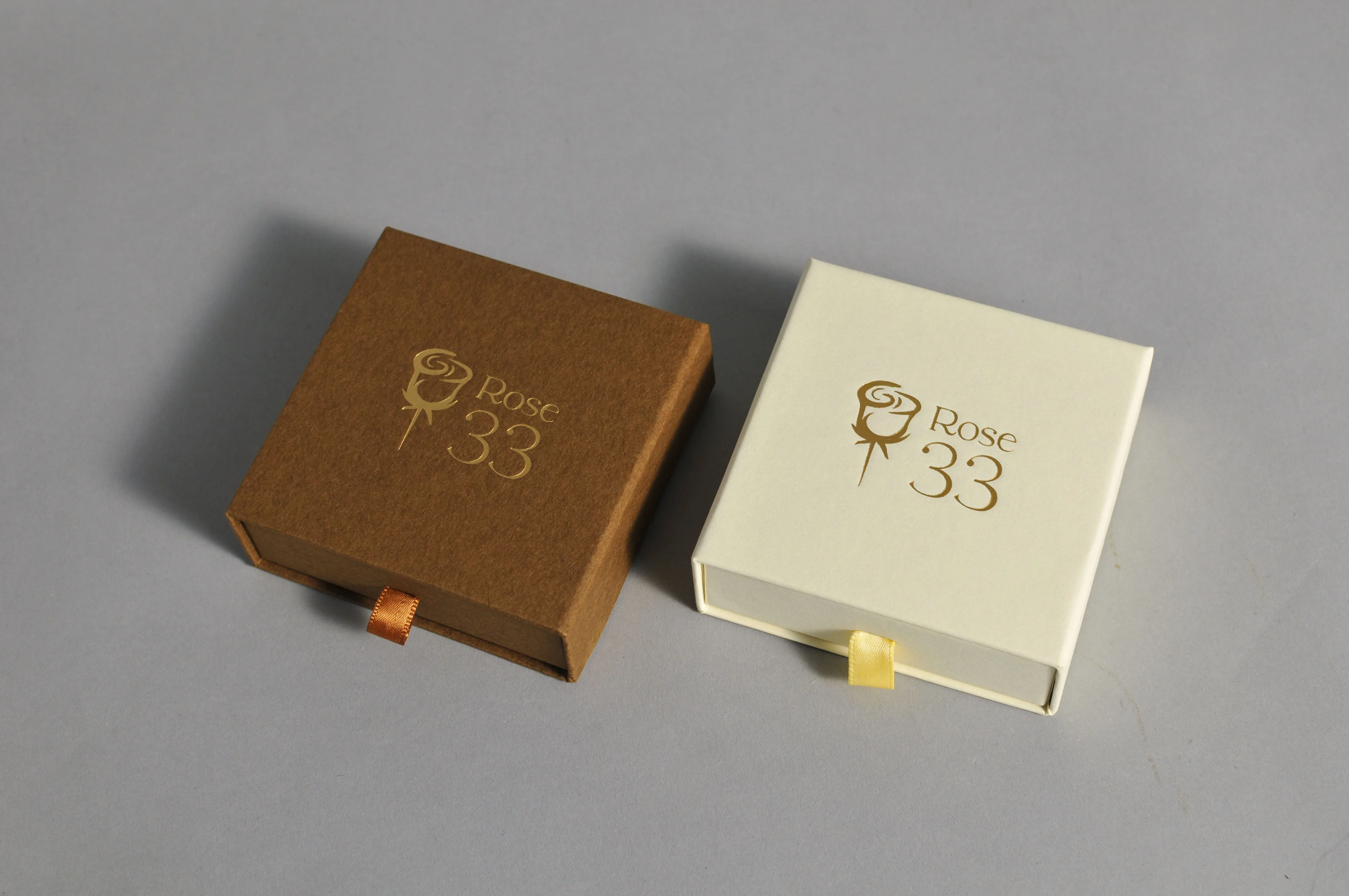 2024 Wholesale White Texture Paper Box Custom Logo Necklace Package Small Mini Jewelry Organizer Ring Gift Box