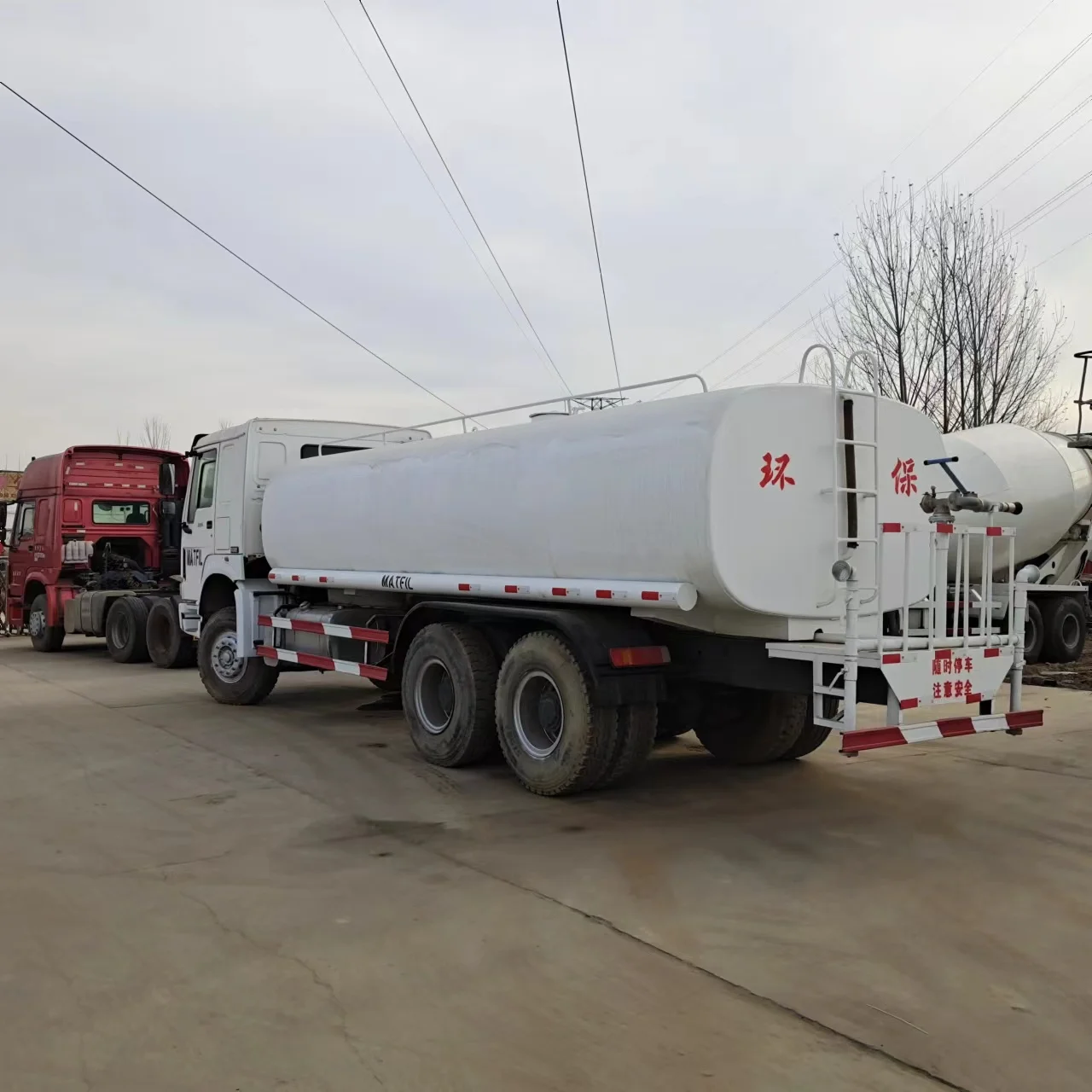 Heavy machine truck howo 6*4 water tank truck 20cbm capacity with high quality good price