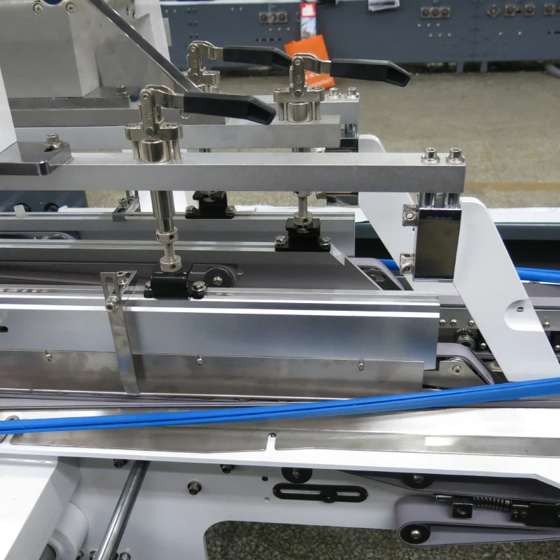 GS-1100 высокоскоростная автоматическая машина для склеивания папок 4 и 6 углов