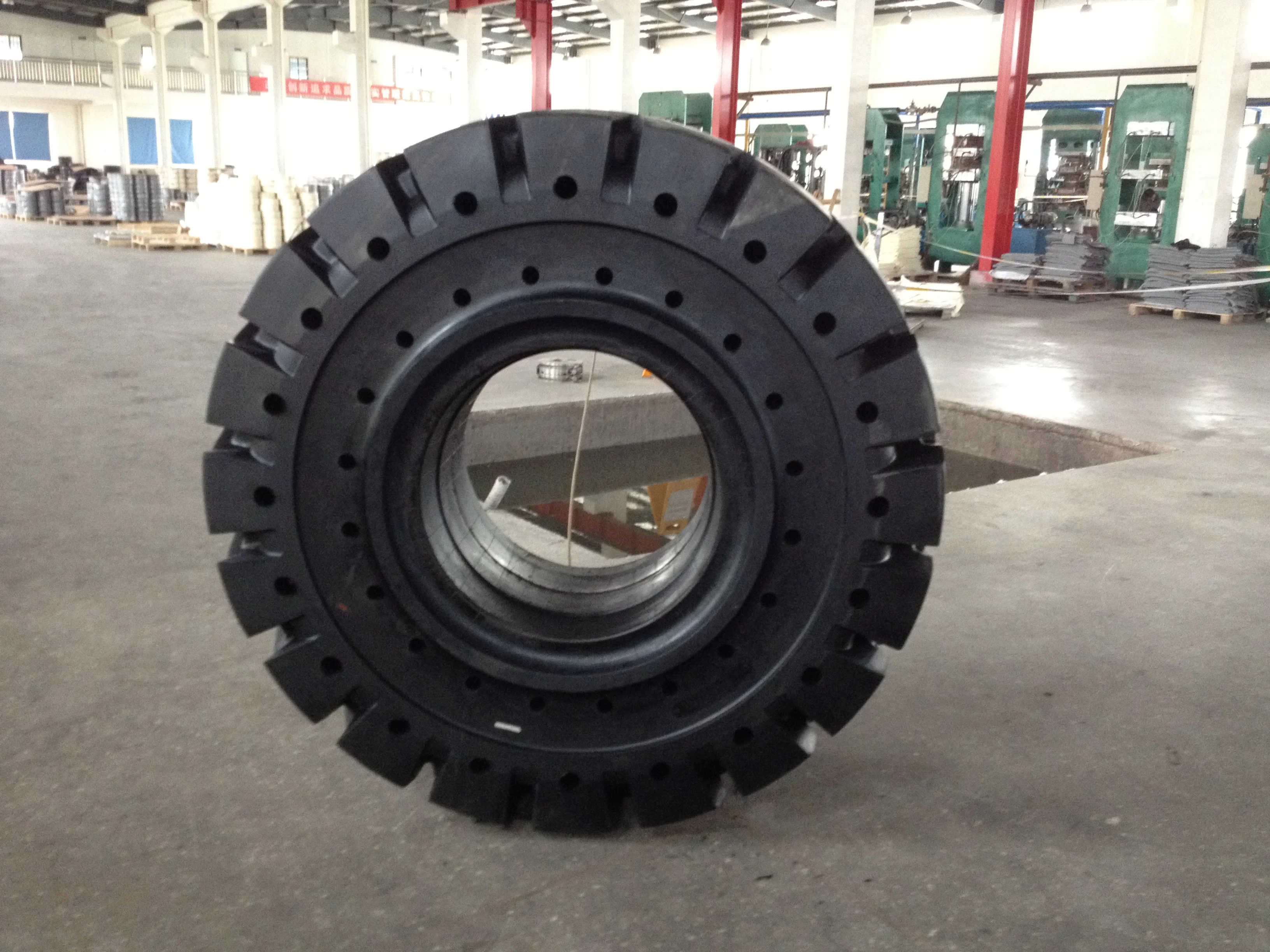 Прочная резиновая шина для погрузчика козлового крана OTR 23 5-25