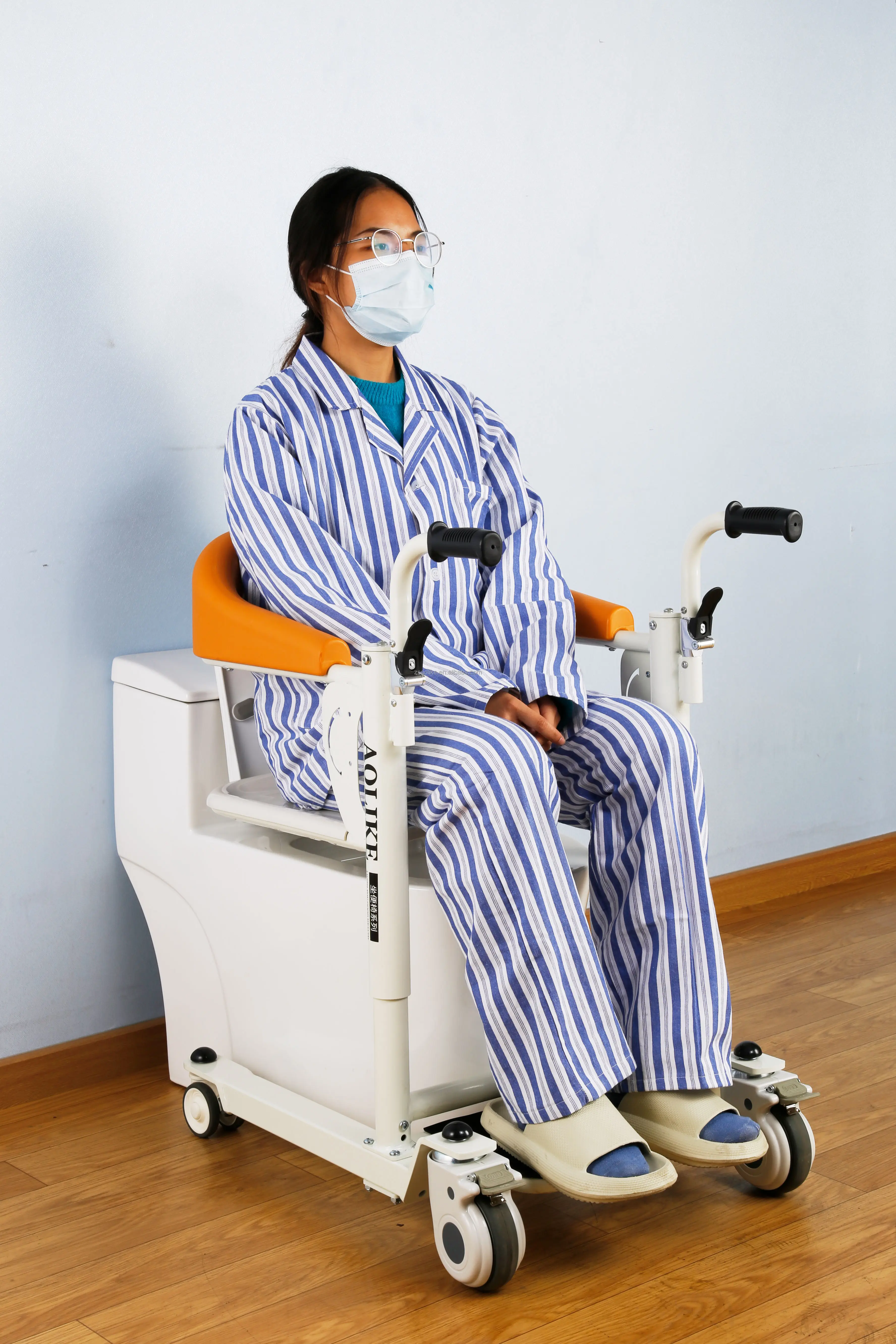 Manual Transfer Chair Rehabilitation Movable Nursing Adjustable Control Manual Patient commode Chair for elderly