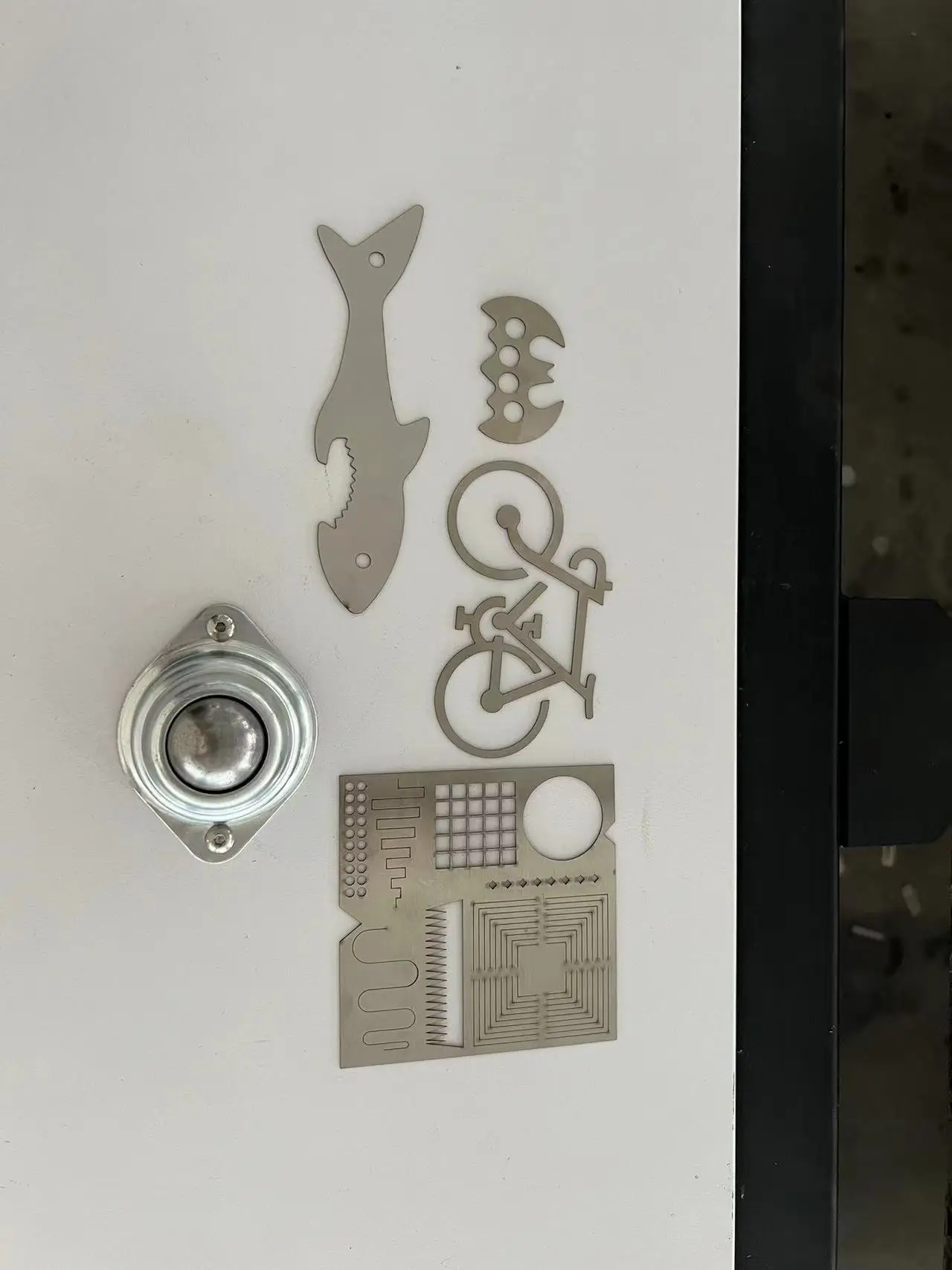 3015BT fiber laser cutting machine price for metal plate and pipes laser cutter