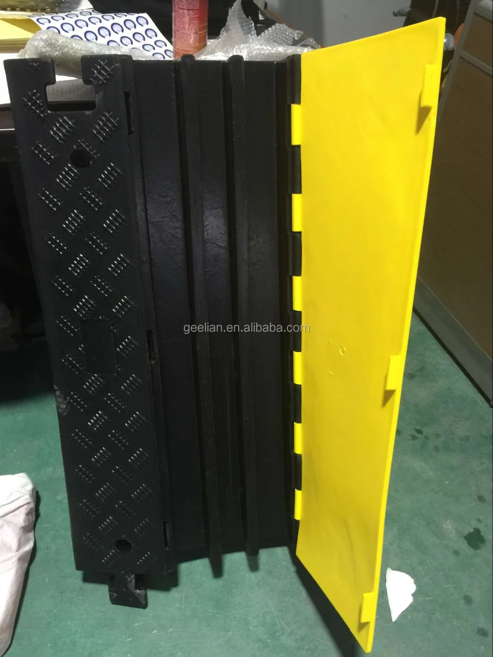 New Style Rubber Floor Cable Cover 3 Channel Black and Yellow Cable Protector Ramp Straight Cable Covers Hump