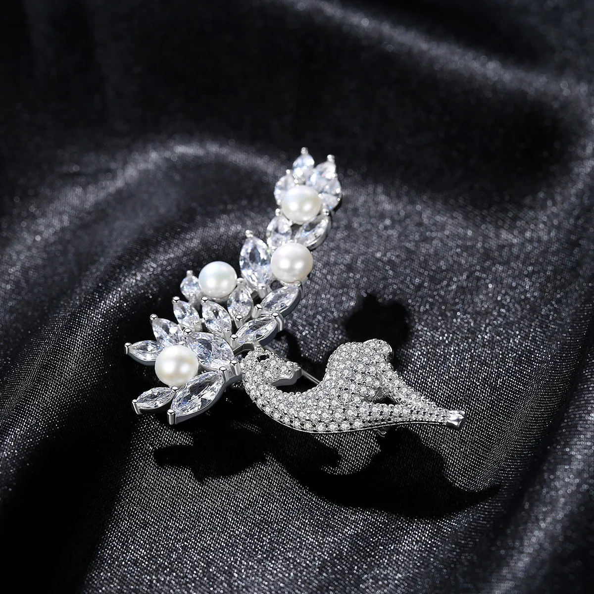 Custom High-End Luxury 925 Sterling Silver Freshwater Pearl Brooch with Animals Jewelry Featuring Sika Deer for Women and Men