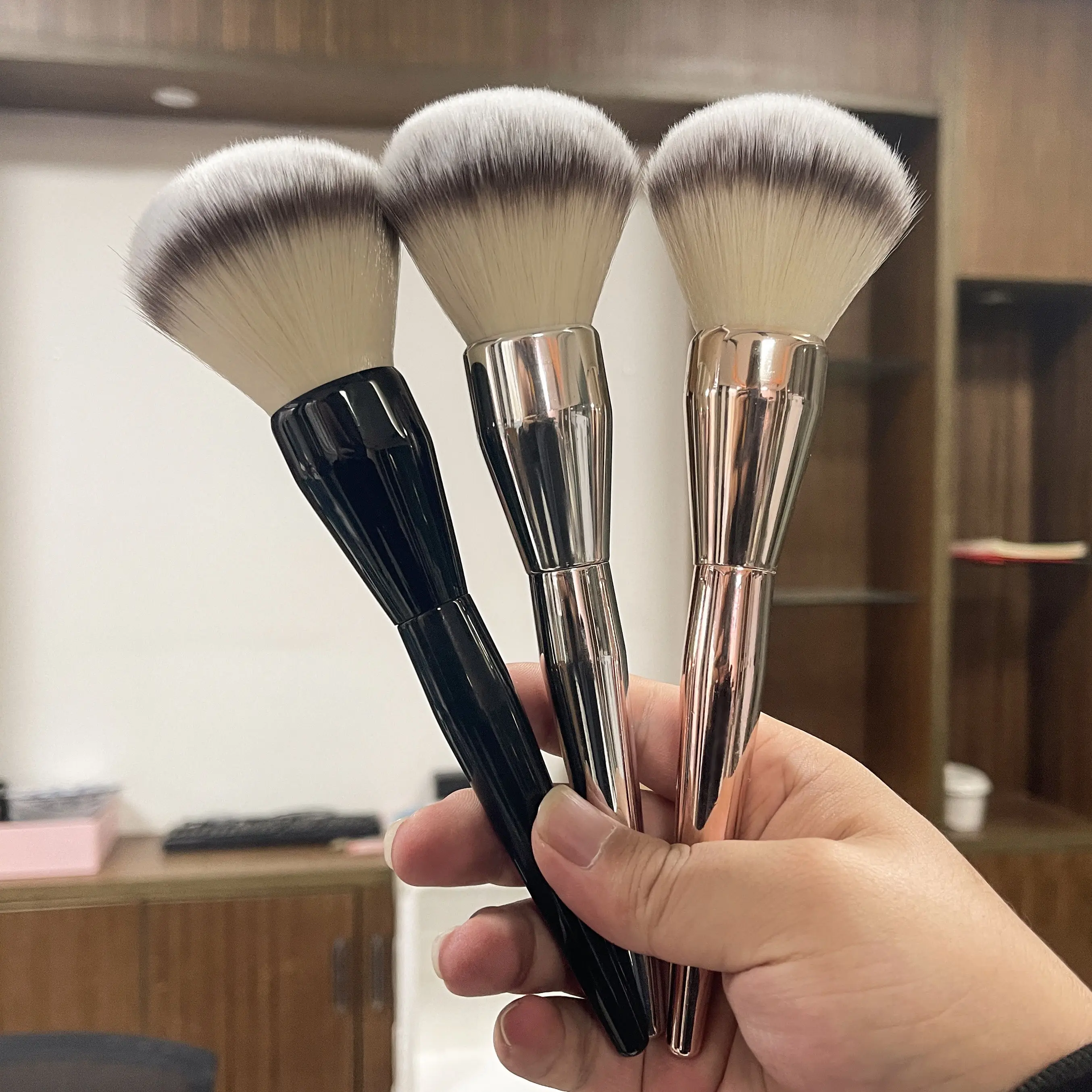 Luxury Super Big Crystal Large Powder Brush For Makeup Black Handle Makeup Brush Powder Brush Accept Private Label