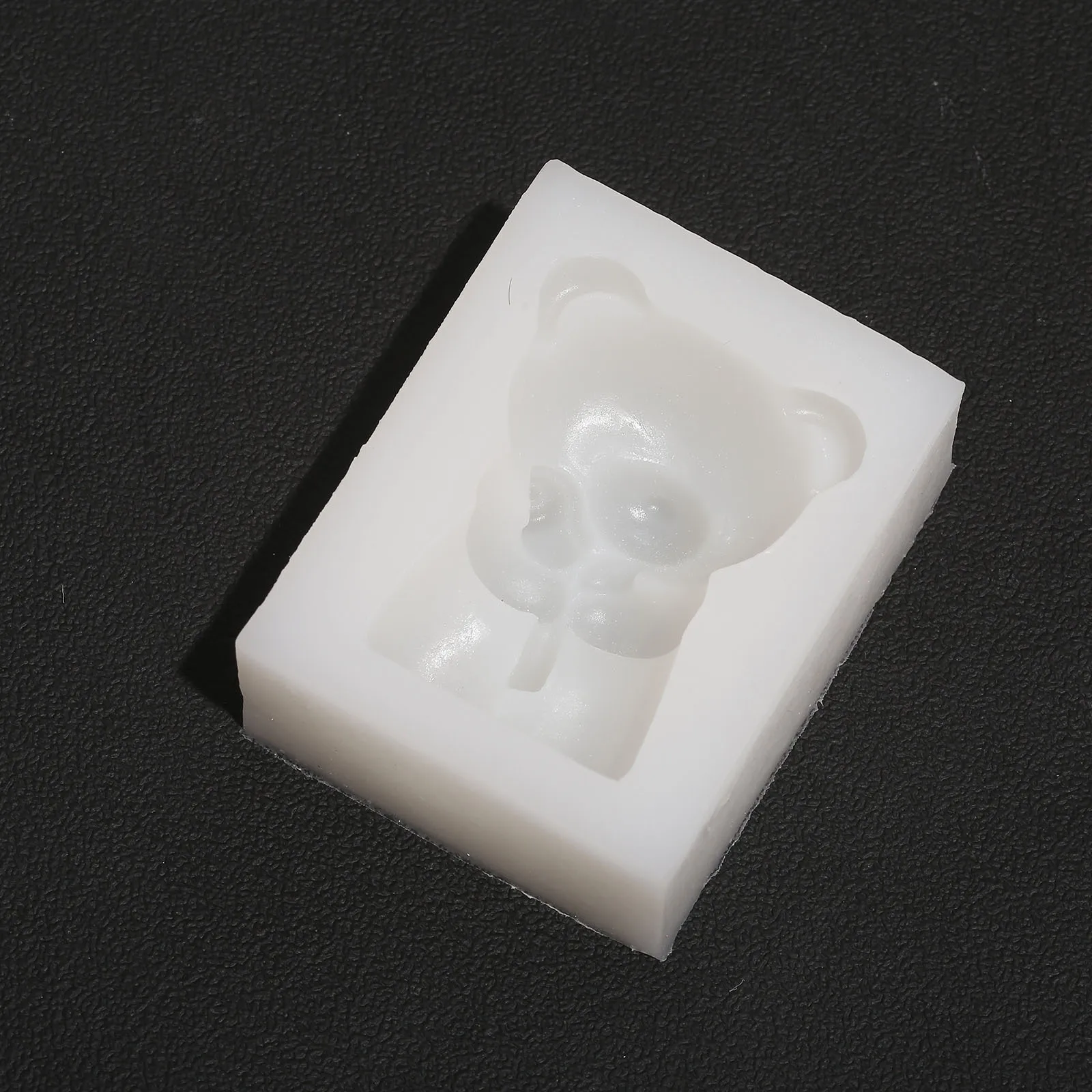 T3014 Bear aromatherapy outlet clip decorative mold DIY car fragrance expansion stone take flower bear silicone mold