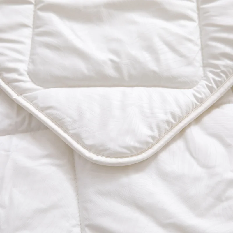 China supplier luxury down proof cotton light weight washed vacuum packed power duck goose feather filling winter down quilt