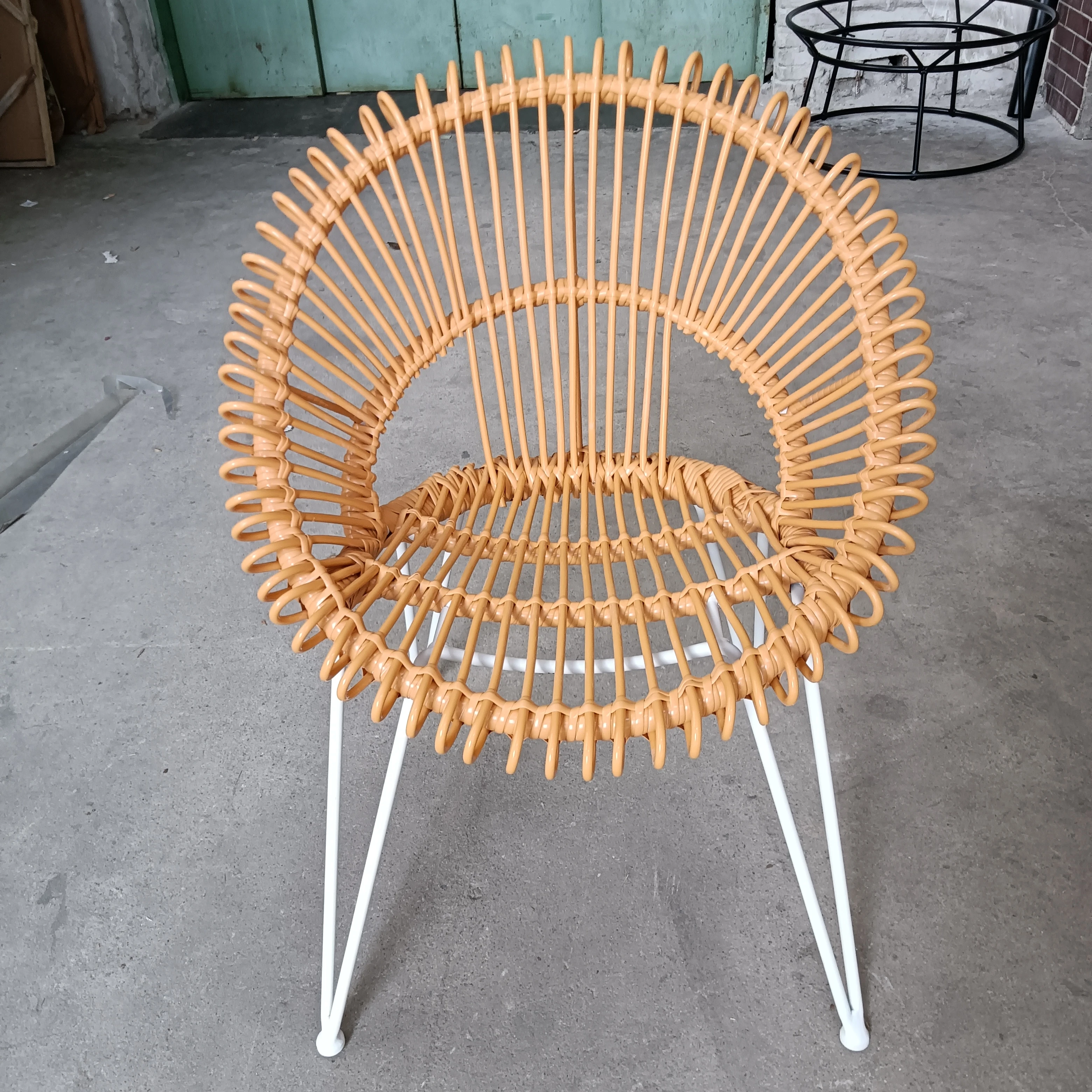 Design metal hairpin legs  wicker PE rattan dining chair for restaurant use