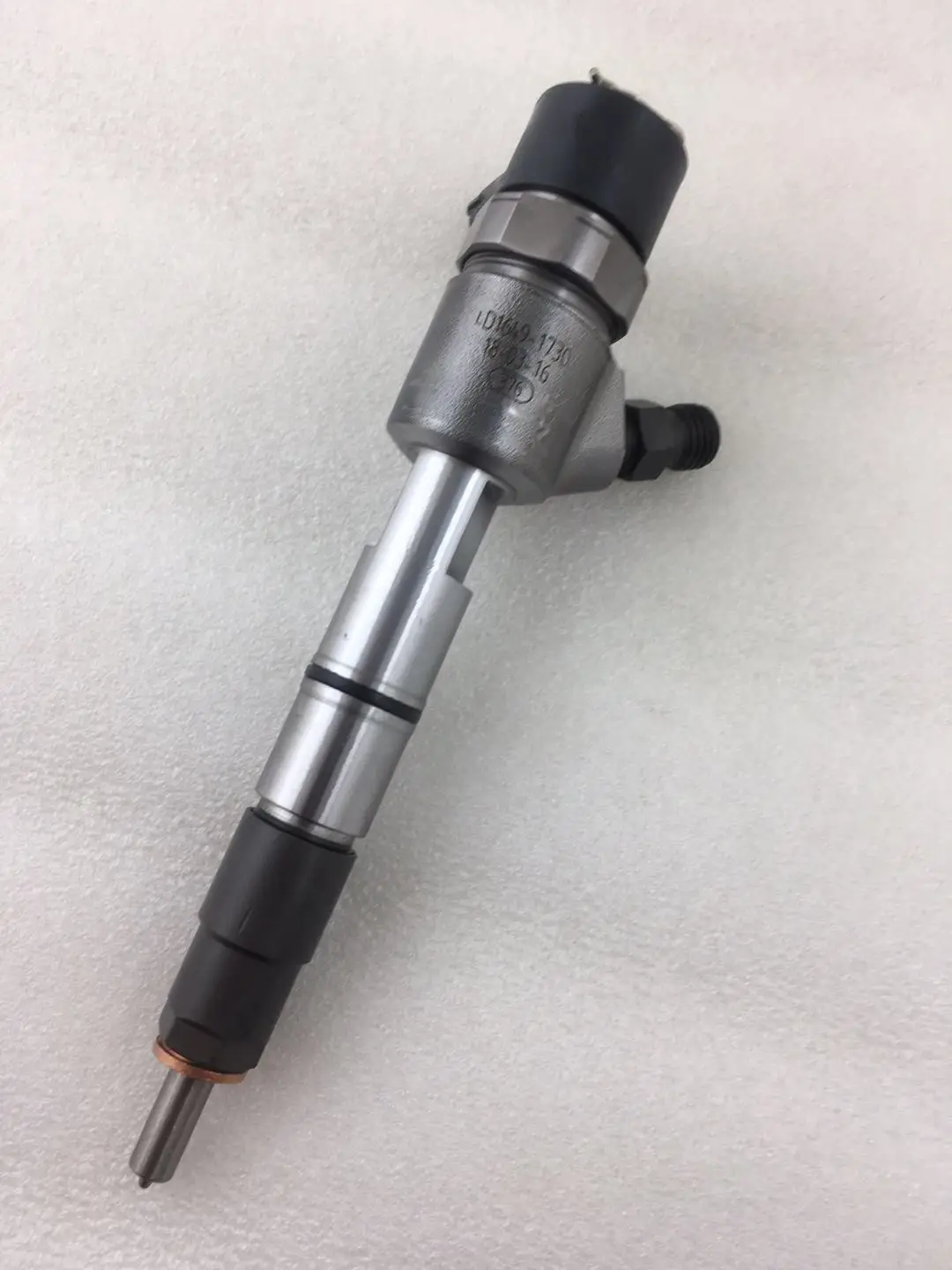 Ezreal Common Rail Inyectores Diesel Engine spare parts 0445 110 630 0445 110 631 0445110630 For Isuzu diesel pump test machine