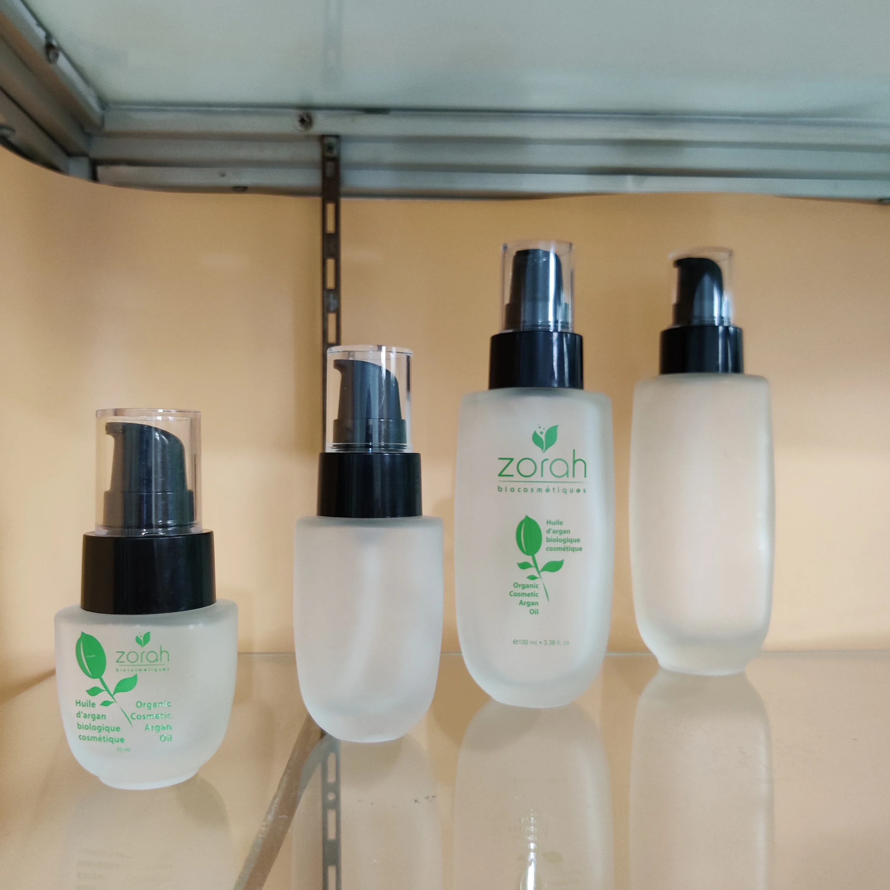 cosmetic packaging 50ml U shape foundation lotion clear flat glass bottle with silver pump