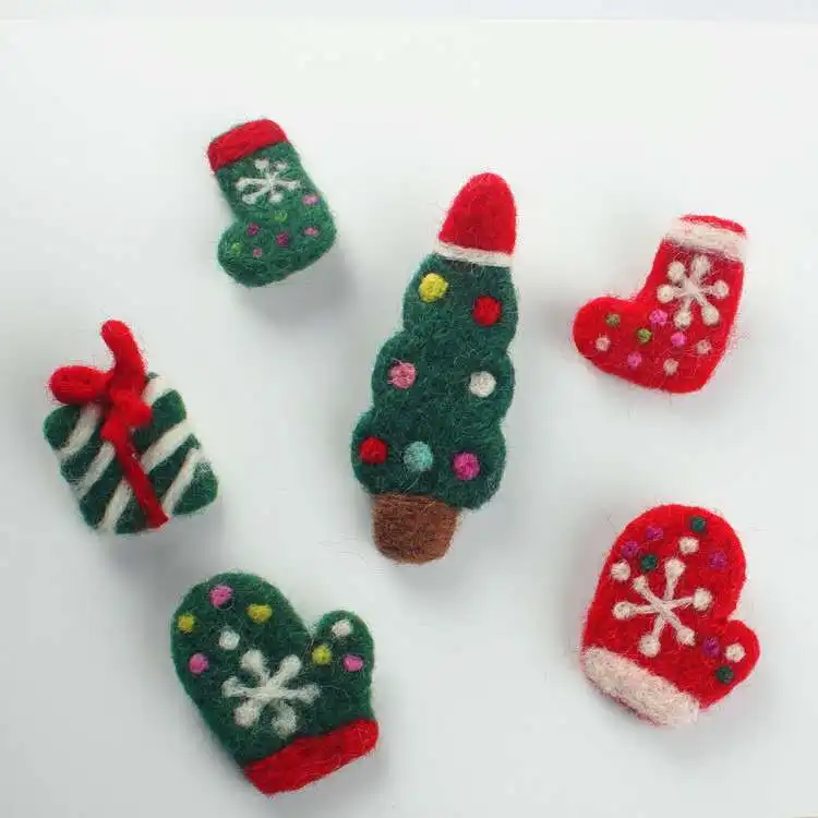 Santa Deer Pattern Handmade Wool Felt Ball Brooch For Christmas Clothes Decoration