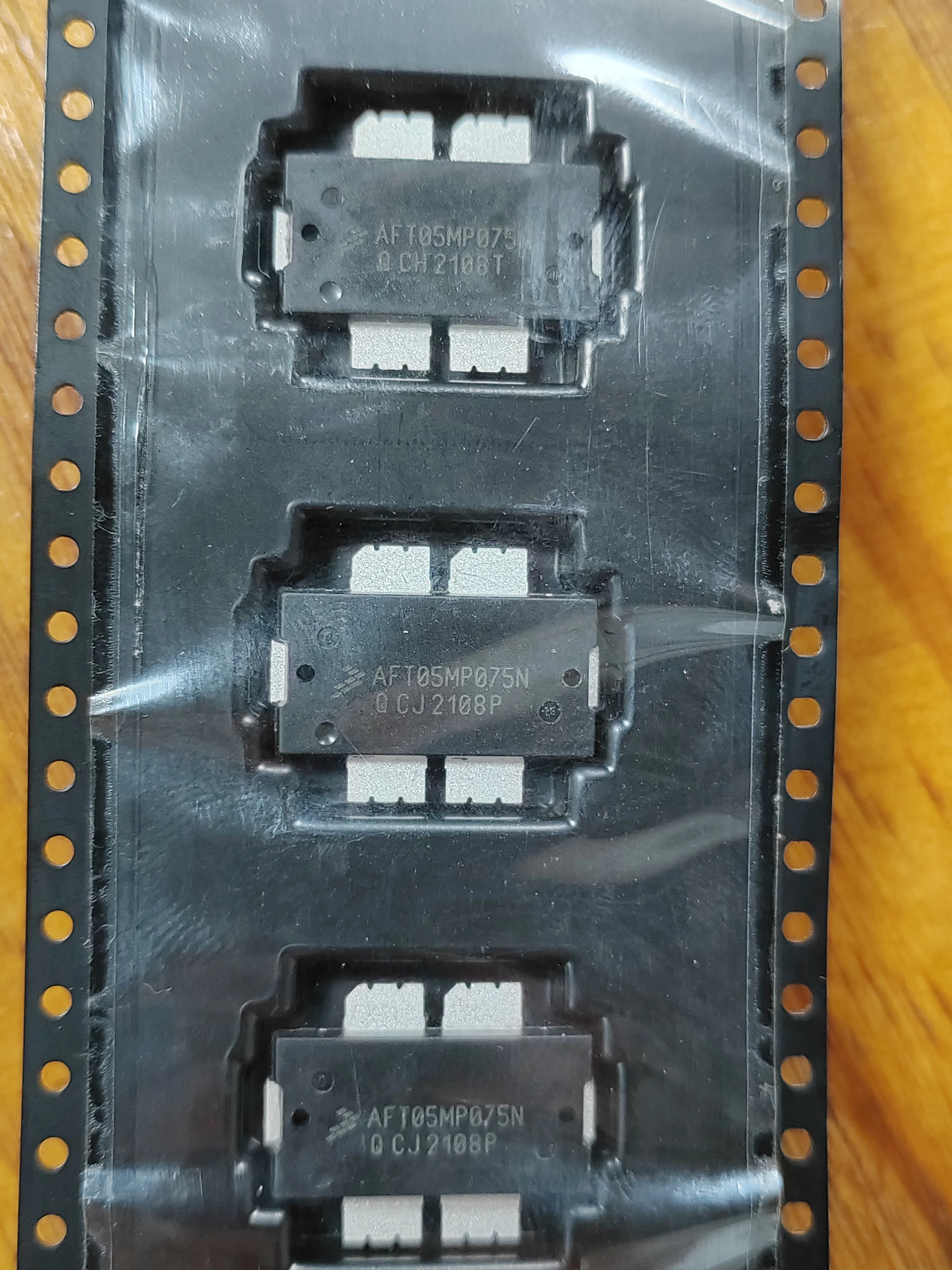 Original Genuine AFT05MP075NR1 AFT27S010NT1Package TO270-4 LDMOS Wideband RF Power Transistor AFT05MP075N AFS10