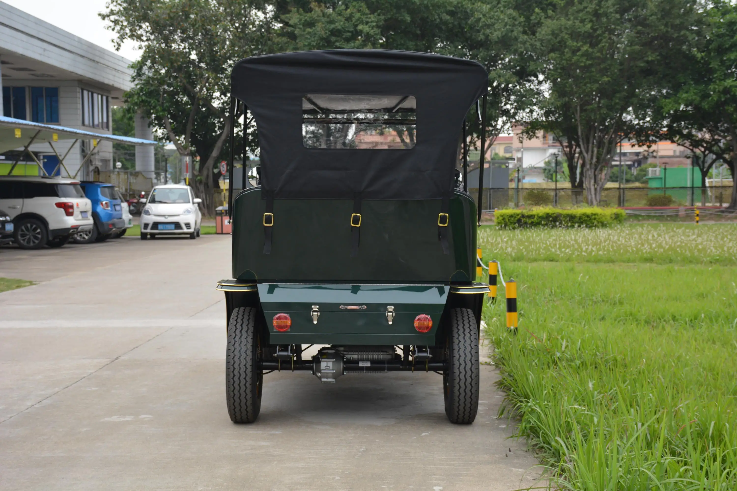 China supplier low price 5 seats electric classic car sightseeing bus