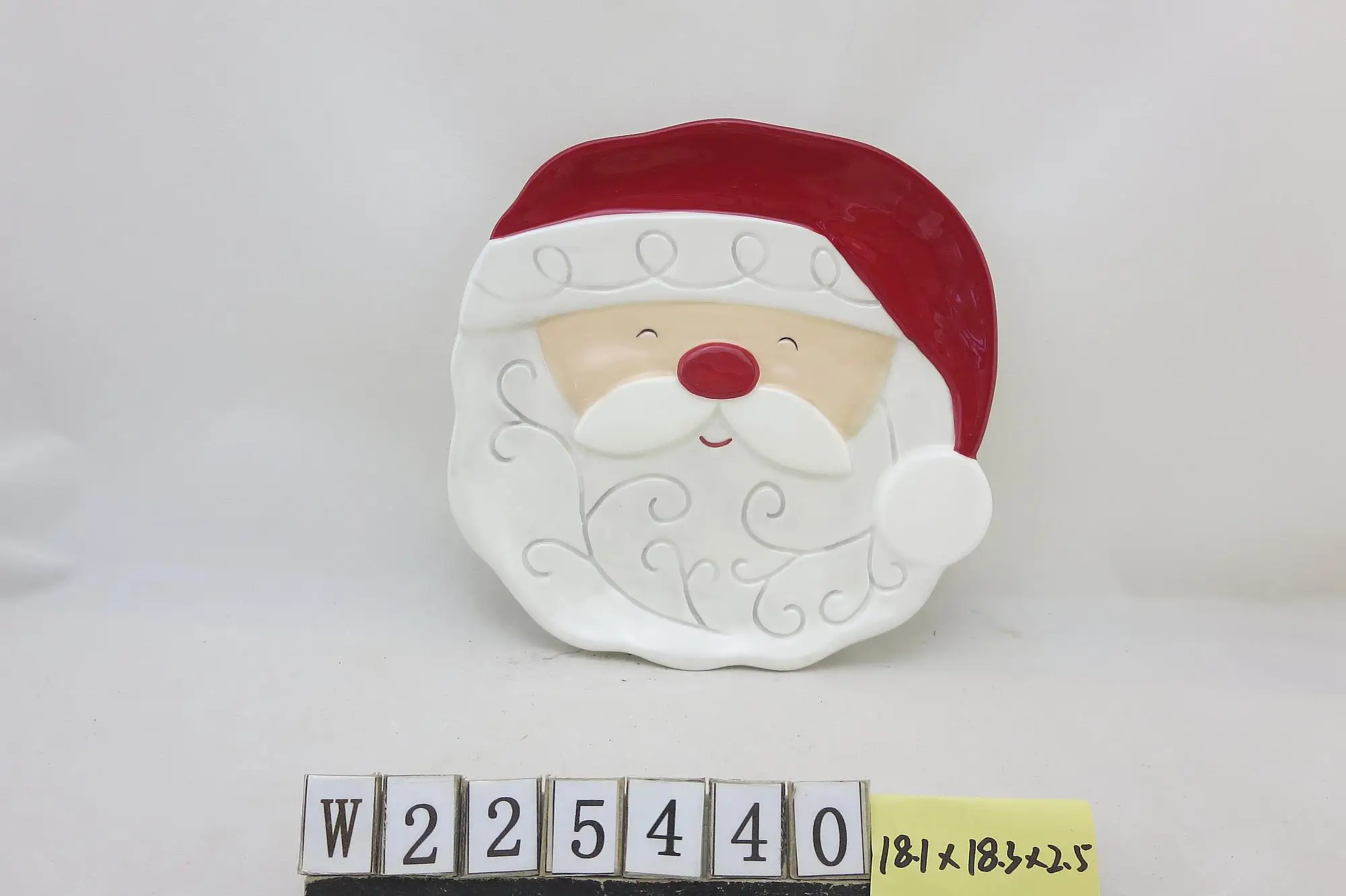 7' Stitch Embossed Santa Irregular Plate Christmas Ceramic Tableware and Gift 18cm