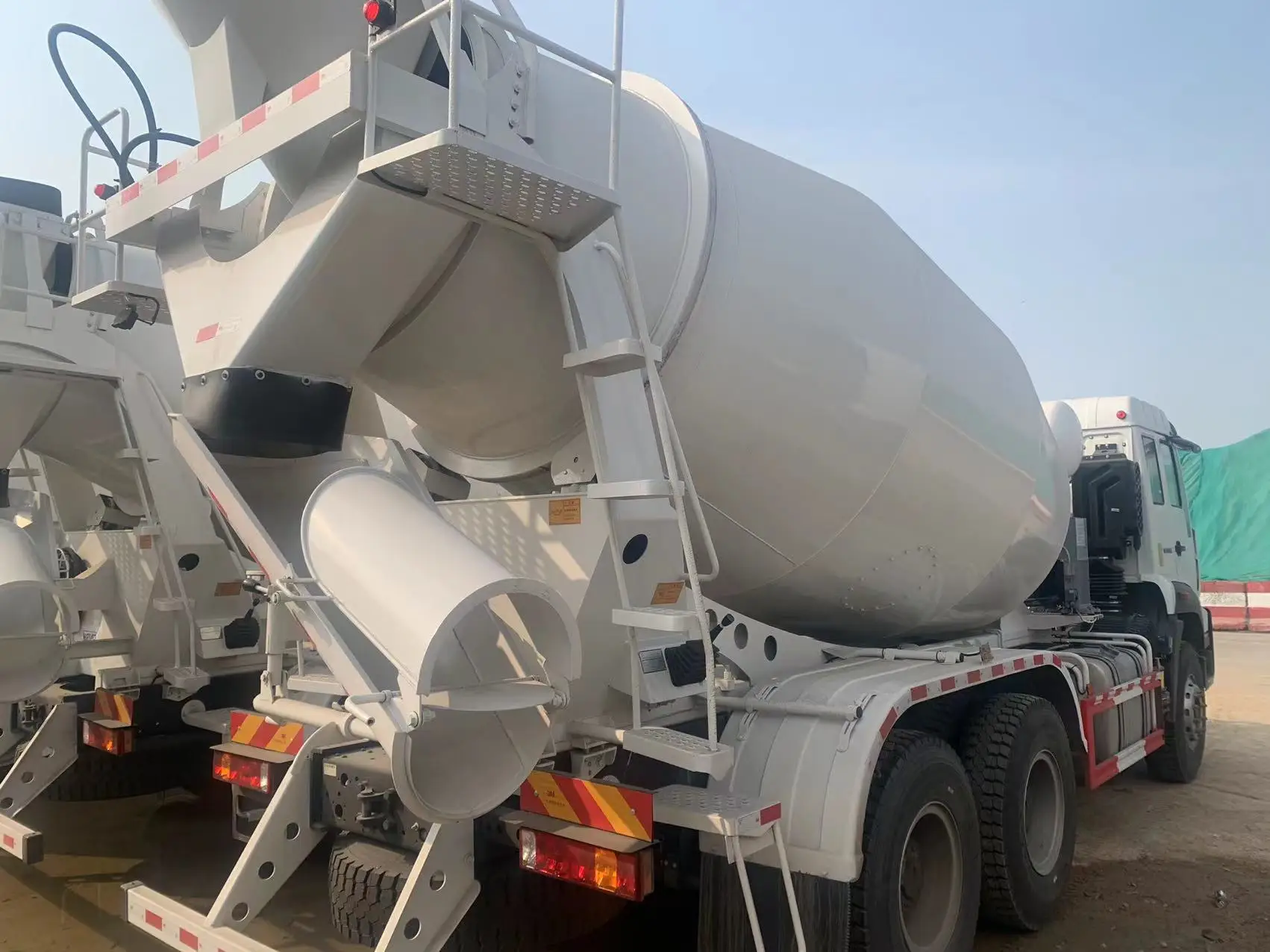 SINOTRUK 6X4 GOLDEN PRINCE Euro2 371 л.с. 25 тонн Емкость 10 куб. М миксер