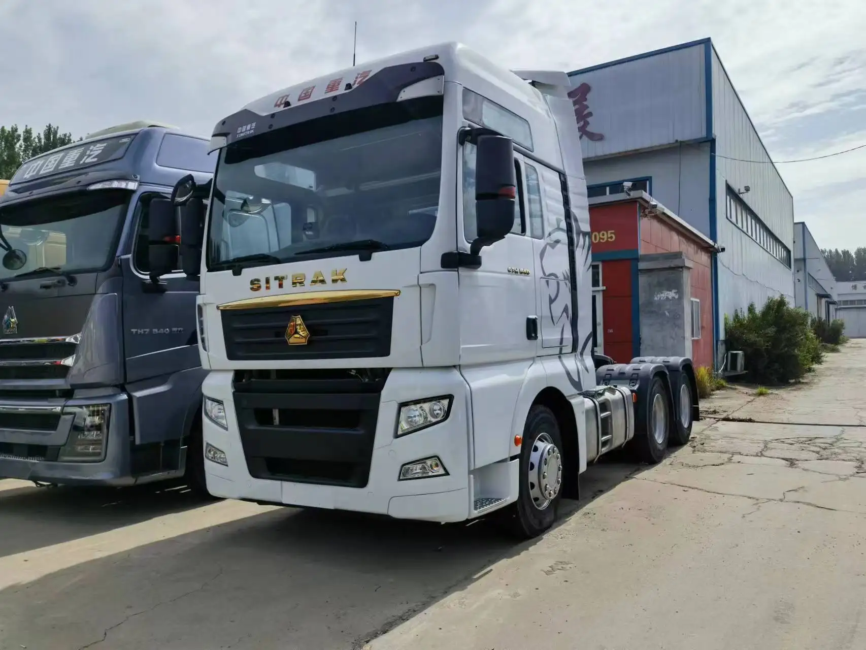 Прямая Продажа с китайского завода новый тягач SITRAK C7H 6x4 автоматическая левая камера заднего вида Евро 5 стандартное ручное управление грузовик