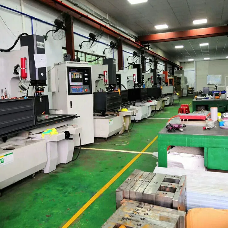 Поставка пластиковых крышек форма