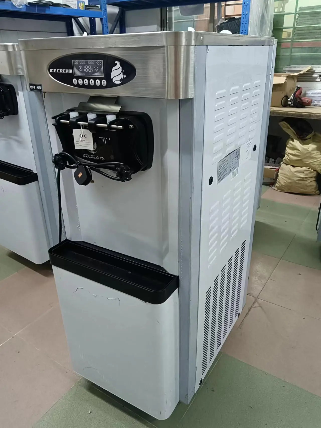 Factory Price Commercial Ice cream Vending Machine Soft Serve Ice Cream Machine
