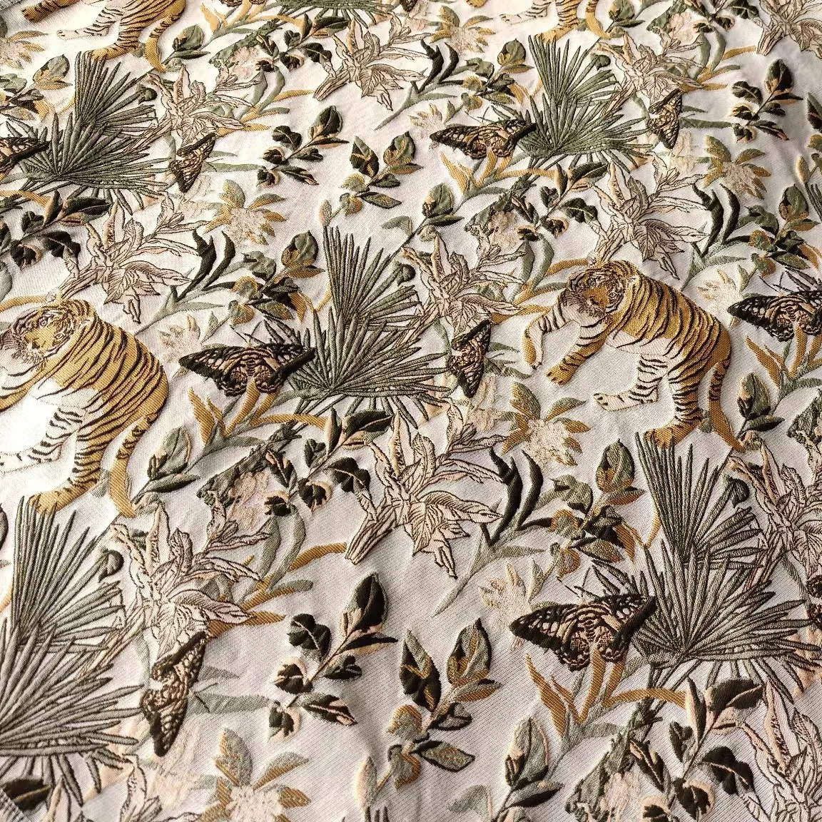Luxury tiger design brocade jacquard fabric for lady dress fabric with many color