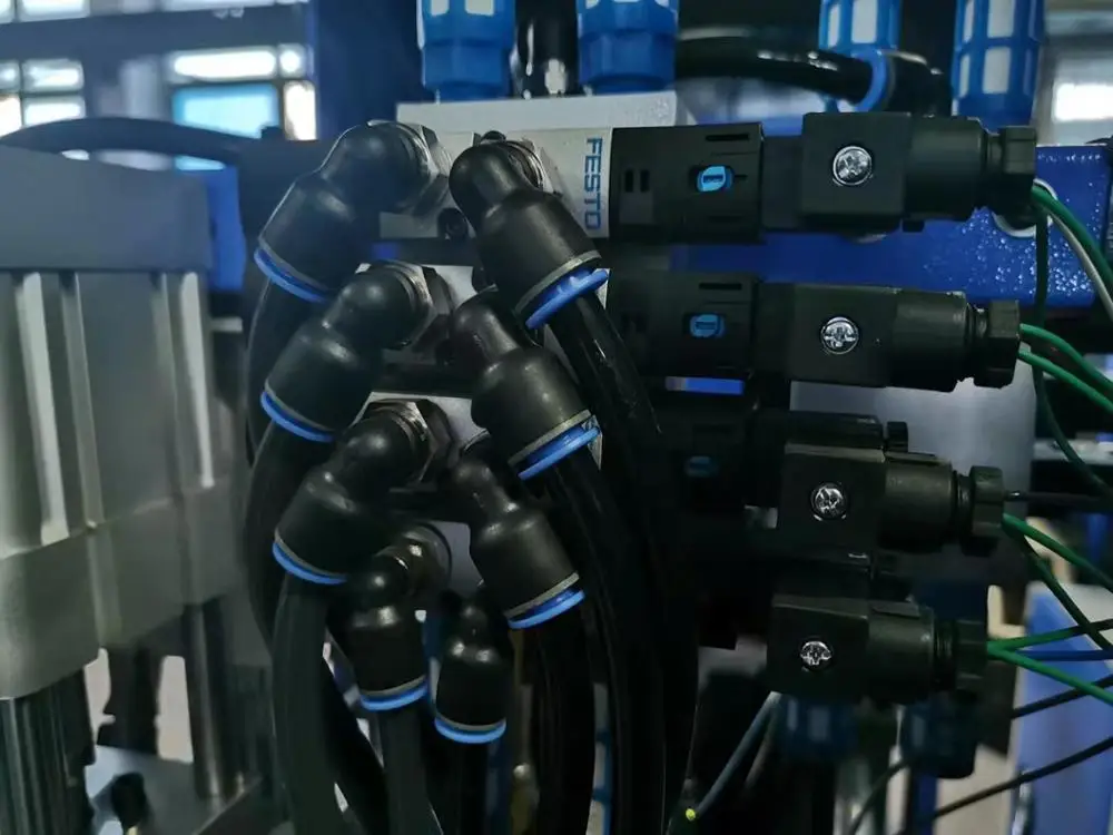 Best Semi Automatic Blow Pet Bottle Machine with Preform Auto Loading and Bottle Auto Loading