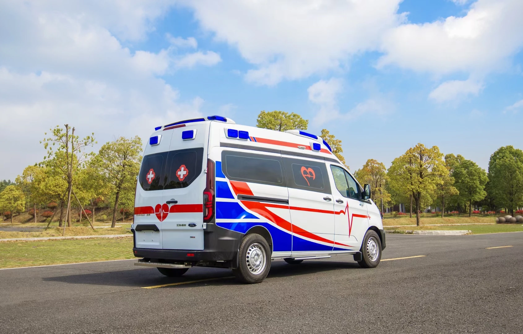 Medical ICU Emergency Ambulance Vehicle Transit Negative Pressure Ambulance Car Price
