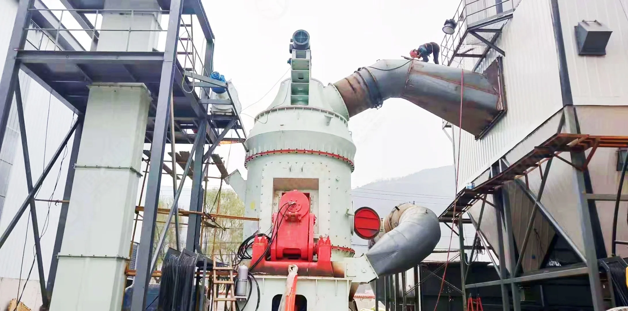LM1900 aluminum hydroxide powder mill stone grinding machine Aluminum ore grinding mills vertical roller mills cement