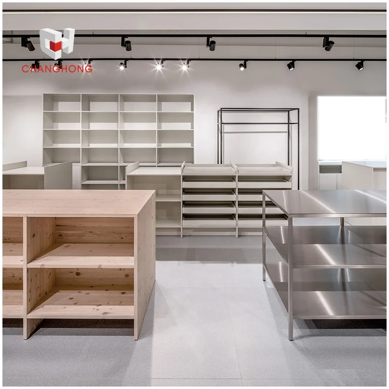 Модный портной магазин предназначенный для демонстрации одежды с магазинным дизайном магазина и