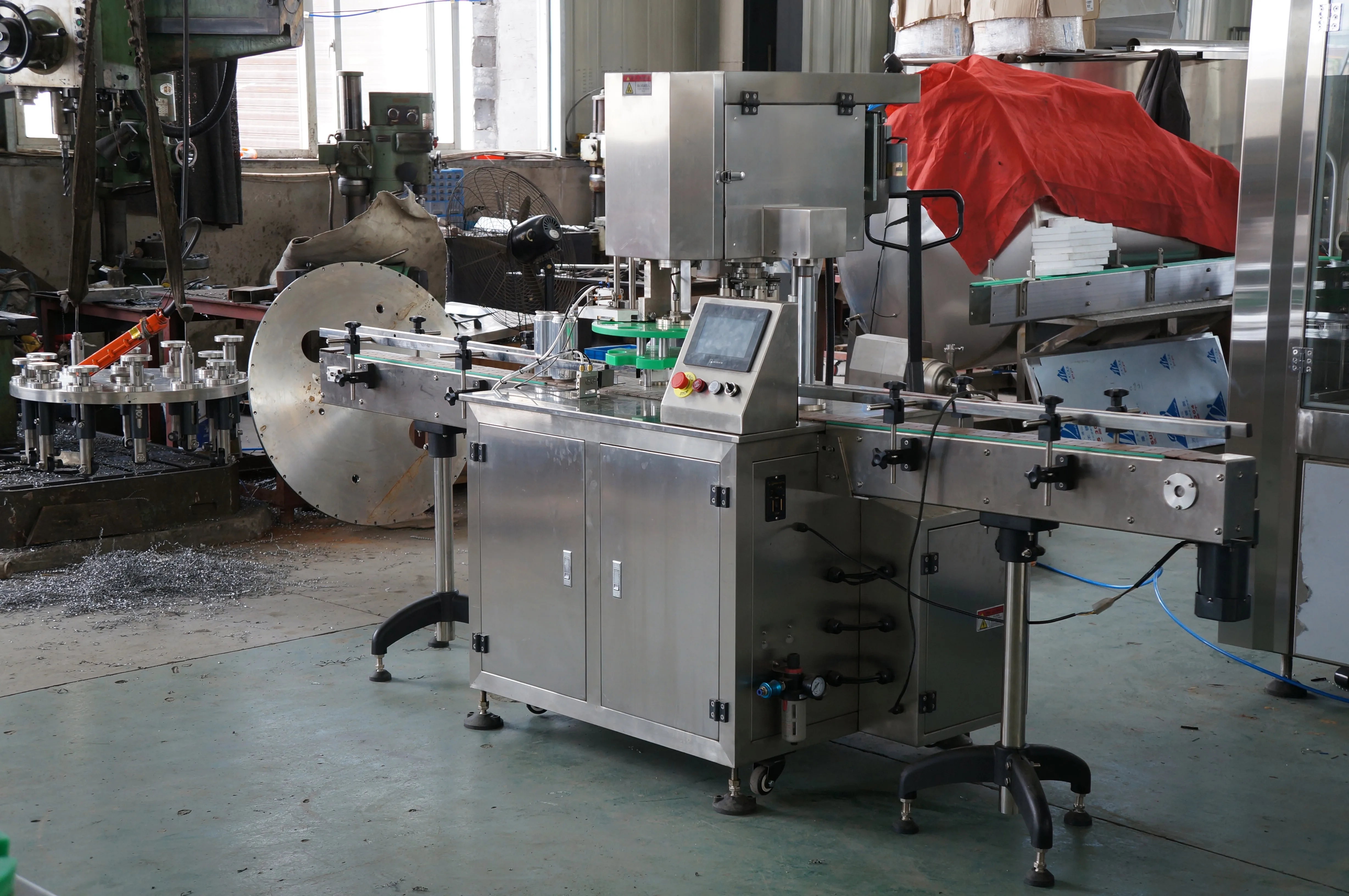 Fully automatic electric beer and pop can sealing machine