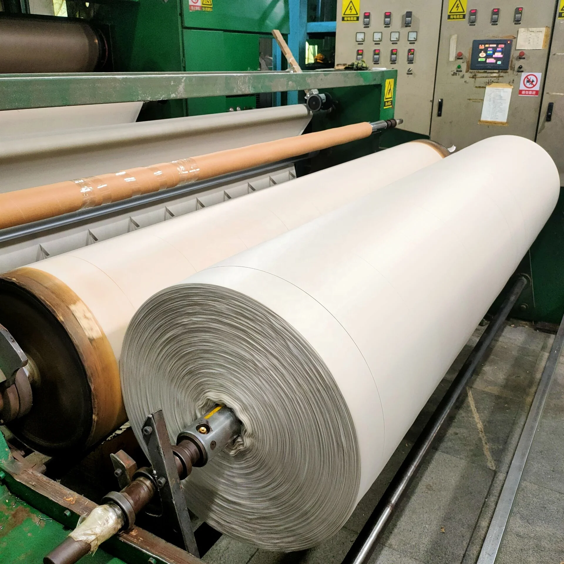 sss	colored hot suzhou non-woven fabric,xinyuan modern non woven fabric raw material filter 35gsm pp spunbond