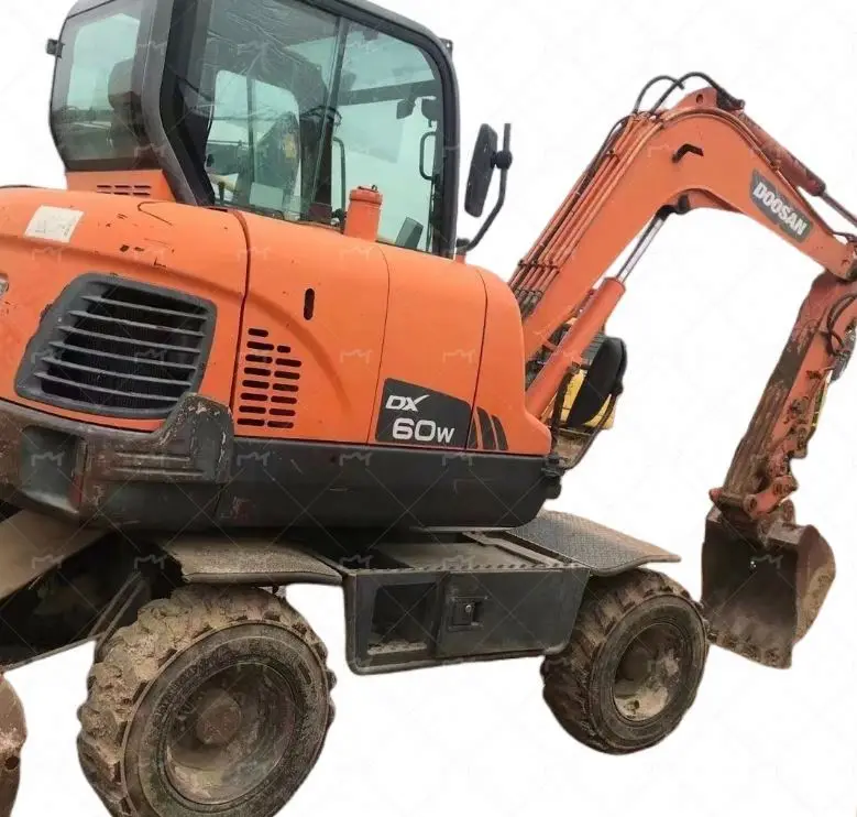 Small tyred wheeled excavators second hand DOOSAN DX55W Hyundai 60W Doosan DX60W small 6 Ton Used Wheel Excavator