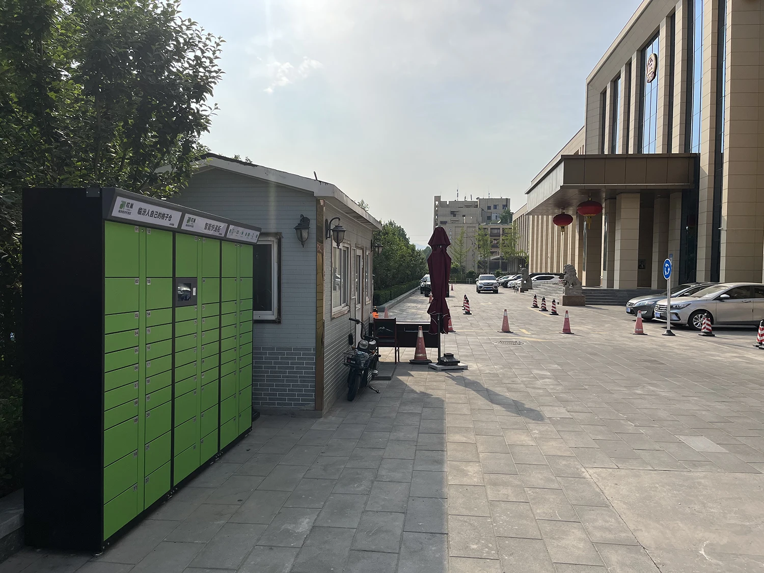 AUV Contact-less Delivery Smart Intelligent Parcel Package Locker With Monitoring System