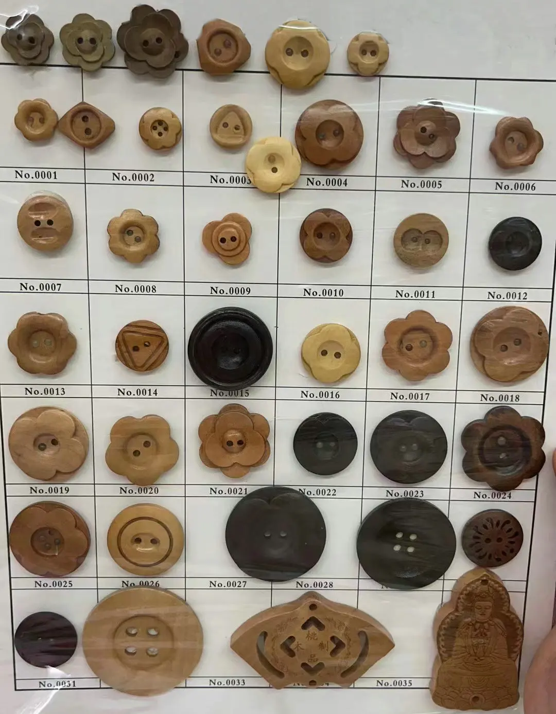 Wood Button For Craft Clothes With 2 holes/4 holes Customize Size Laser Logo natural wooden button