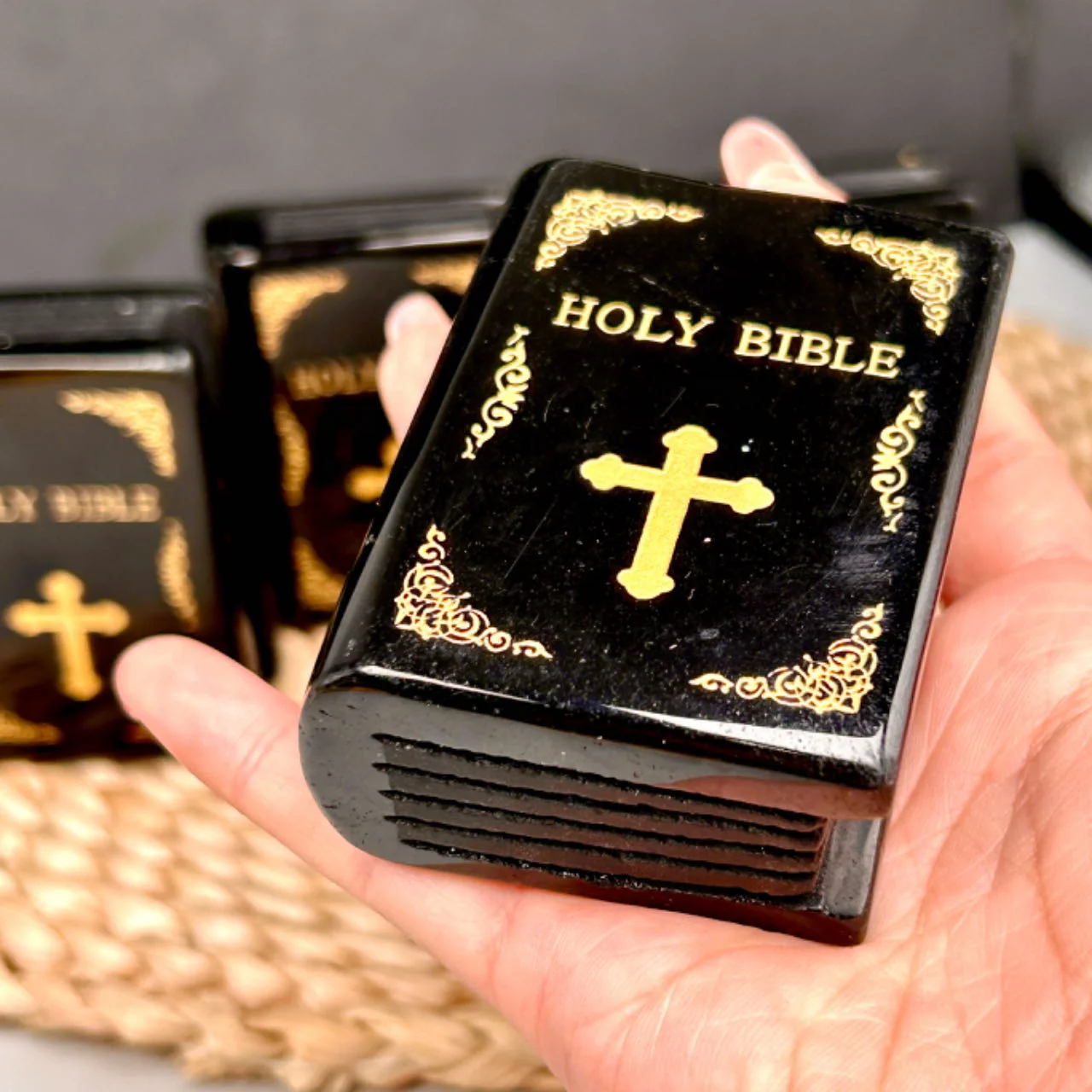 Wholesale Fanshi Natural Crystal Carving Black Obsidian Bible Sculpture Spiritual Healing Cube Crucifix Holy Writ Feng Shui Gift