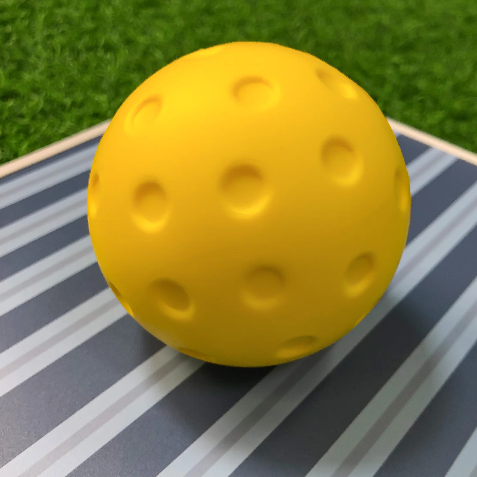 New design Silent pickleball balls 74mm Quiet Foam pickle balls for indoor outdoor practice soft Training Balls