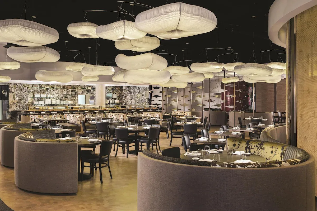 Foshan Luxury Custom Made Hotel Furniture Modern Star Commercial Bedroom Sets Lobby Wood Material Living Room Villa Application