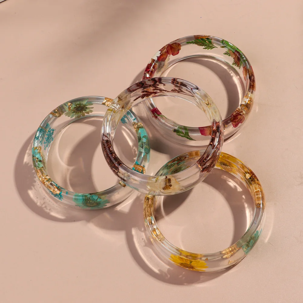 2025 Popular Leisure Resin Bangle Bohemian Colorful Romantic Dry Flower Transparent Wide Acrylic Bracelet for Women