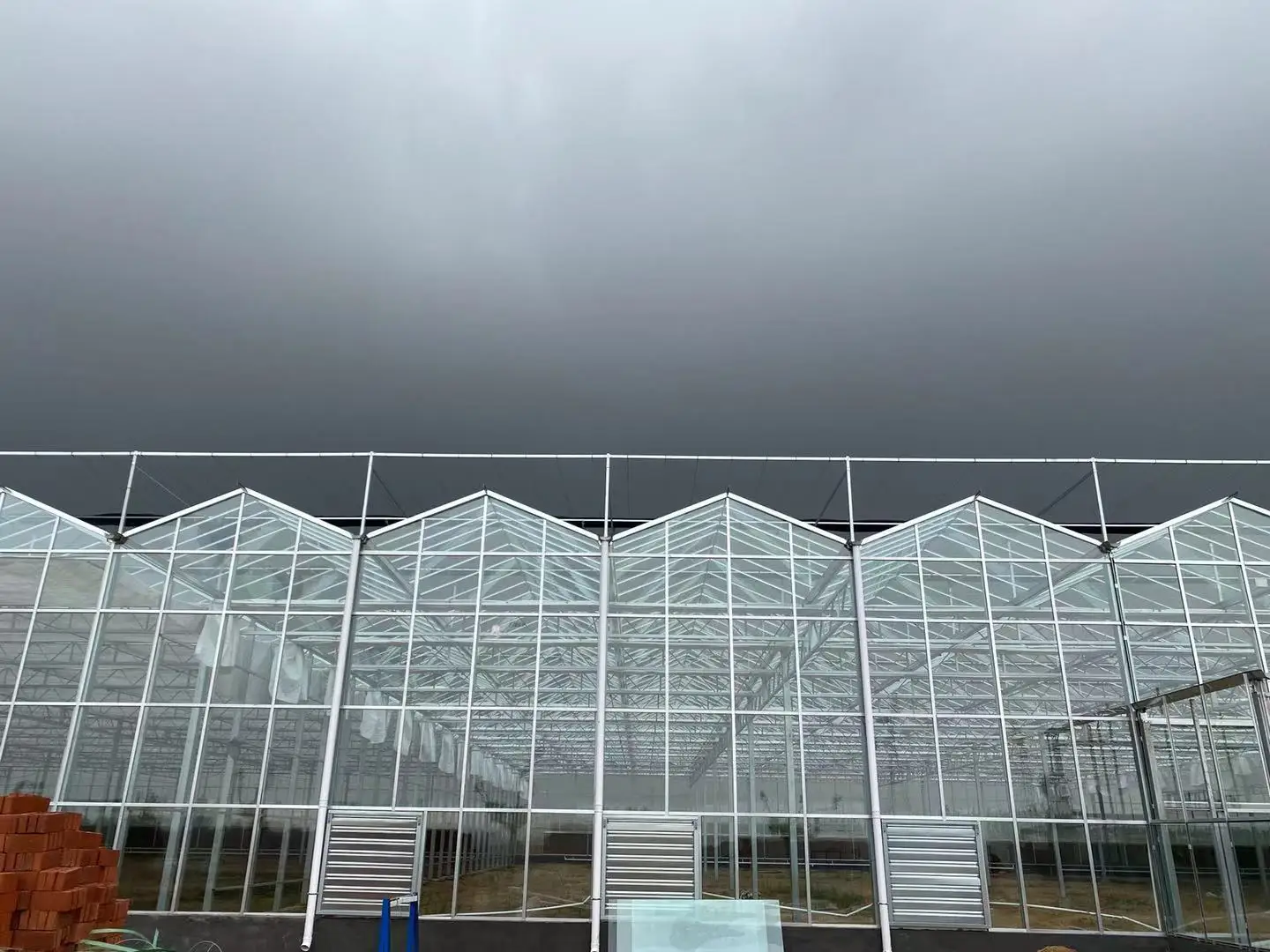 FM hot-dip galvanized steel structure glass agricultural green house net equipment used greenhouse cooling system for sale