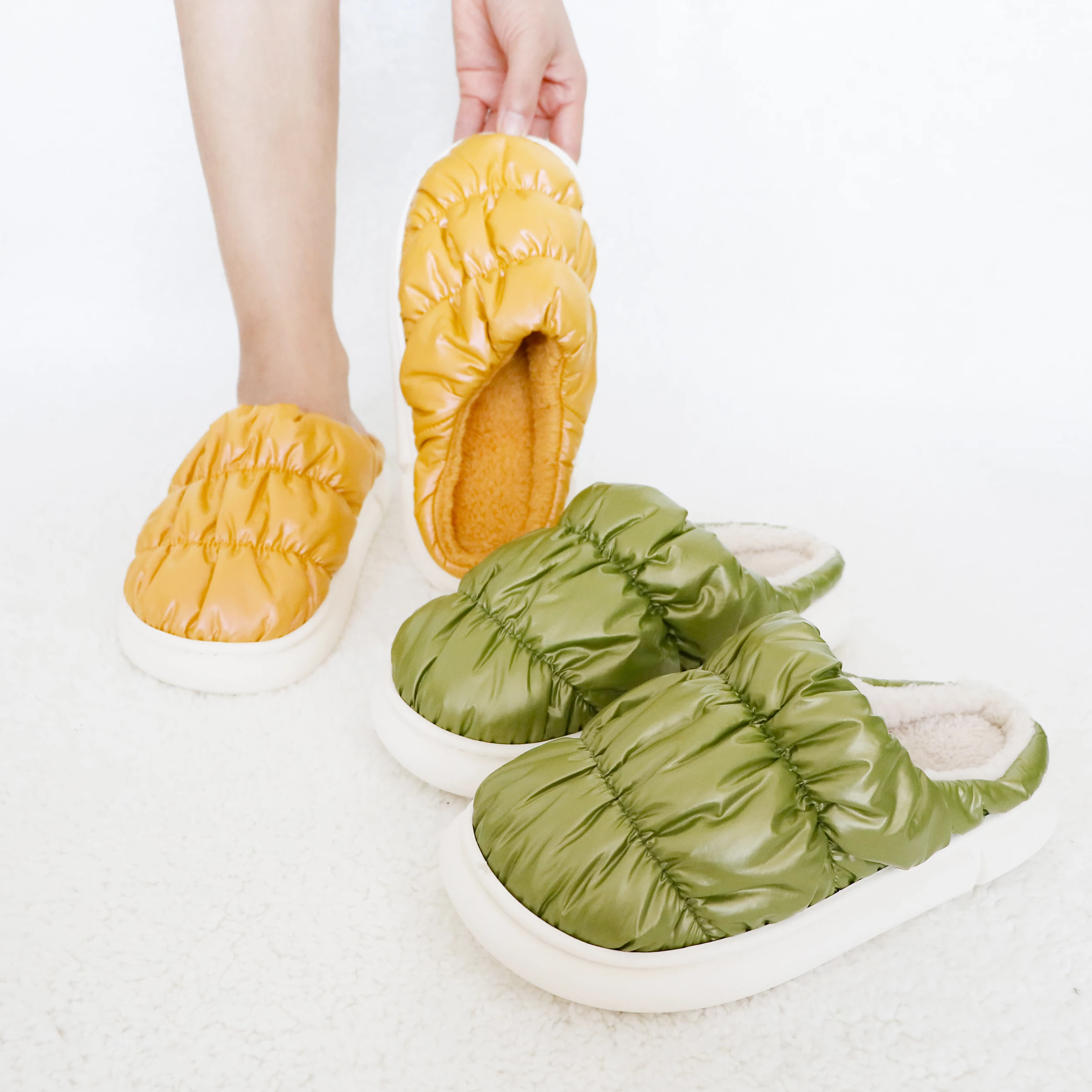 Wholesale Thick Sole Warm Feather Women Furry Slippers