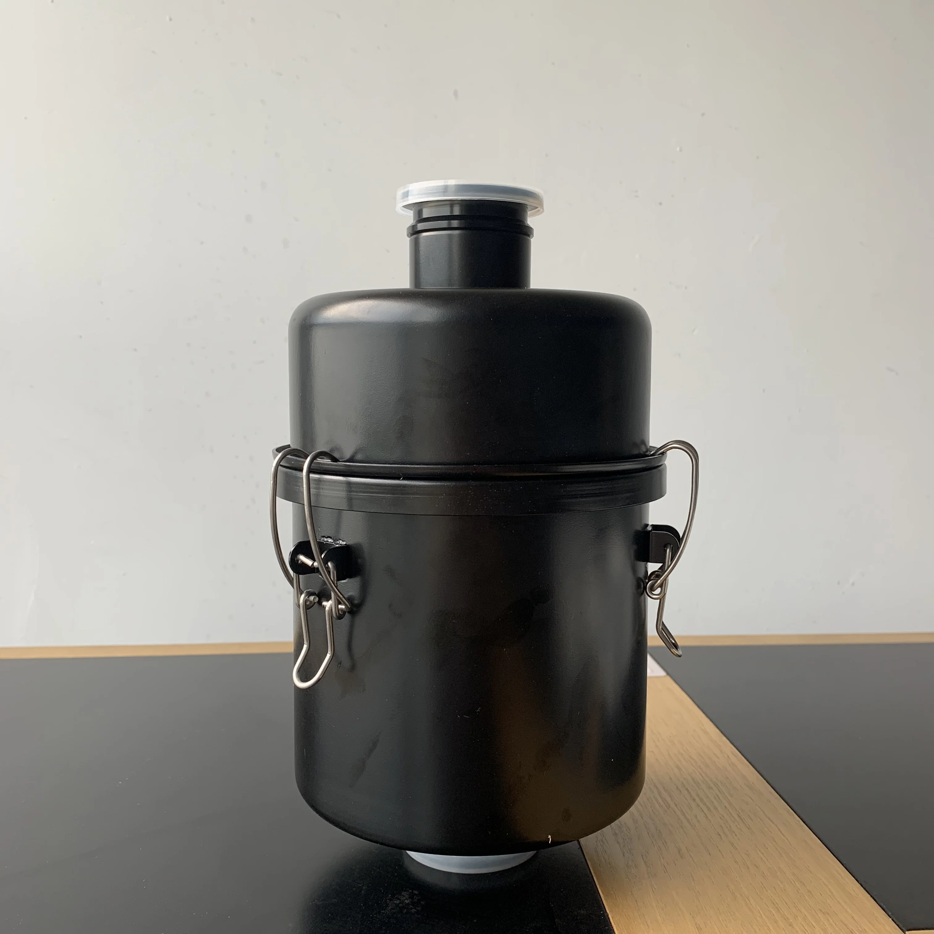 Oil mist filter for oil vacuum pump