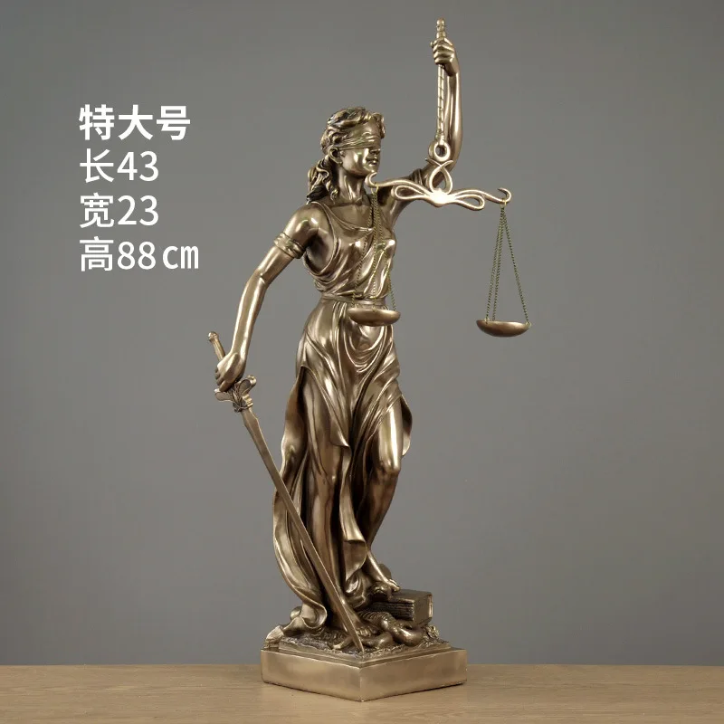 Light luxury goddess of justice statue decoration creative European-style judicial balance law firm office desktop decoration