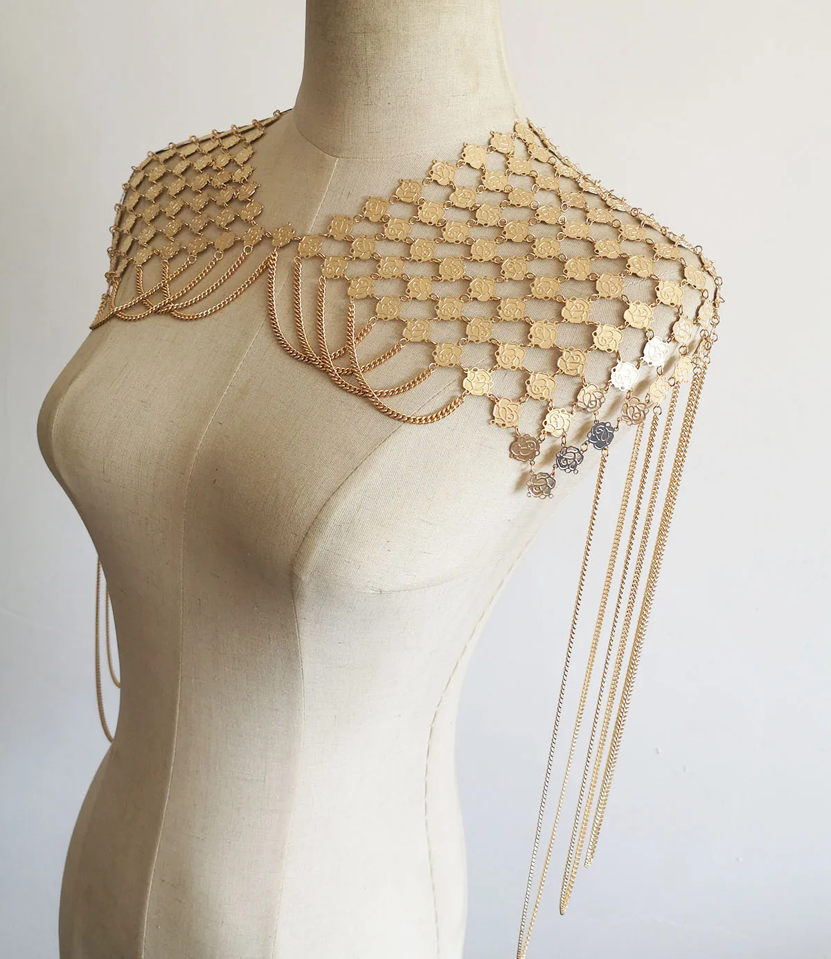 latest  design cheap metal tassel necklace ladies jewelry shoulder chain body chain