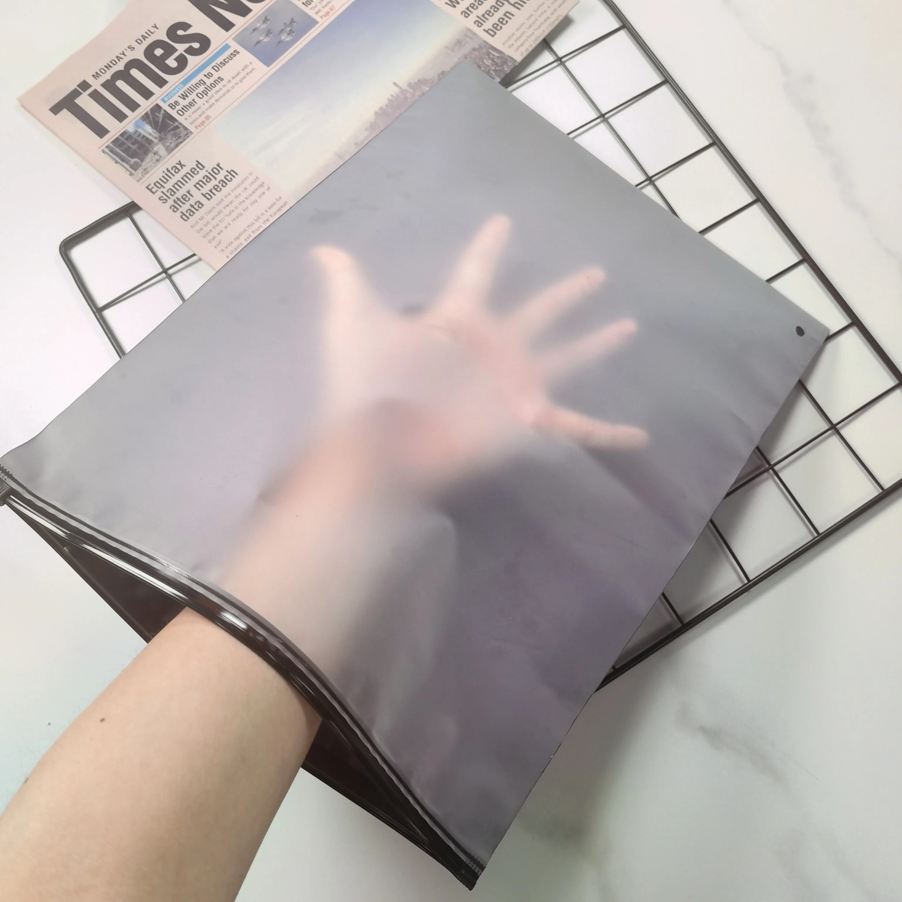 Custom Matte Print Pe Zipper lock Poly Zipper Lock Frosted Plastic Packaging Bag For Clothes